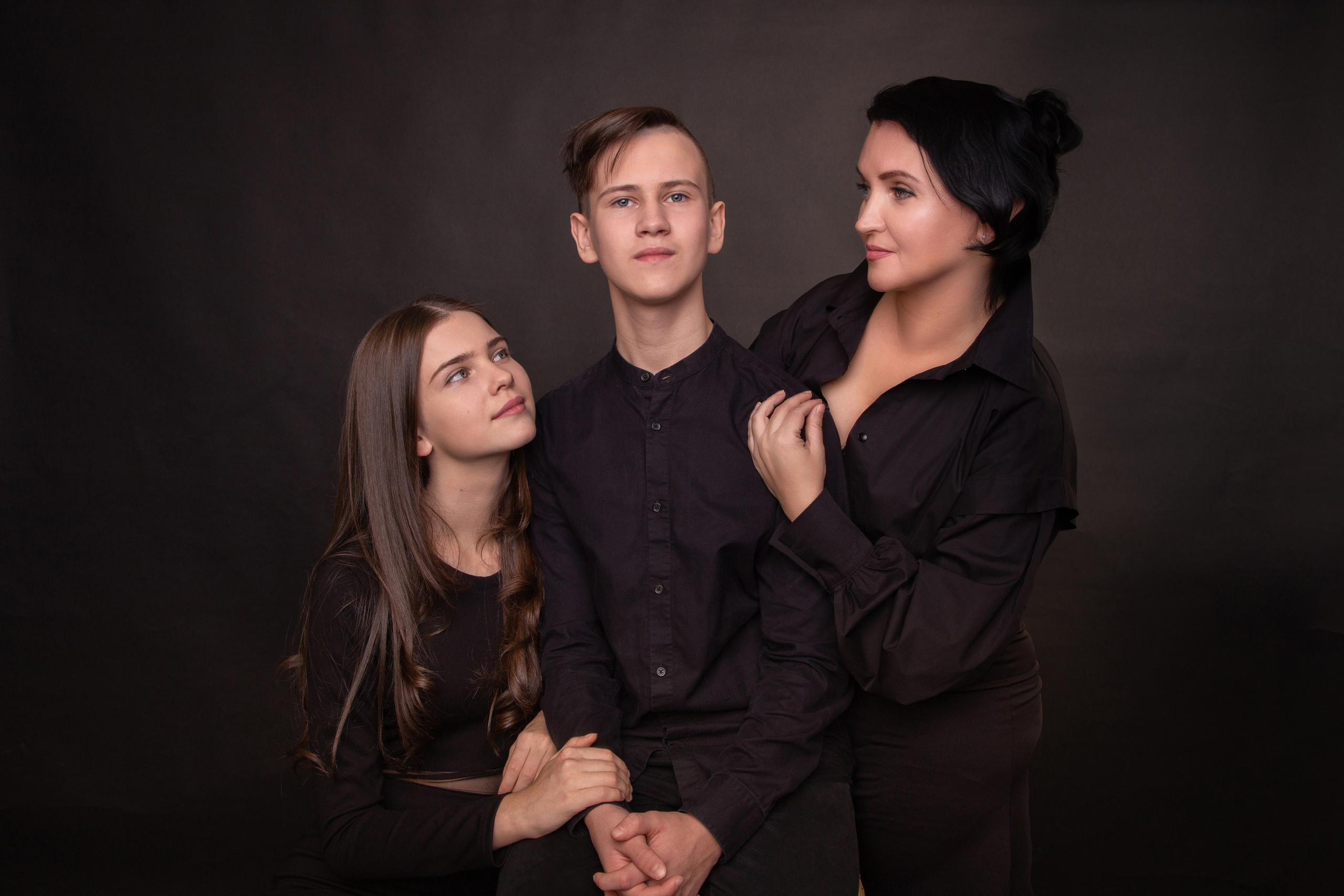 Black. На каждом снимке всегда два человека: фотограф и зритель