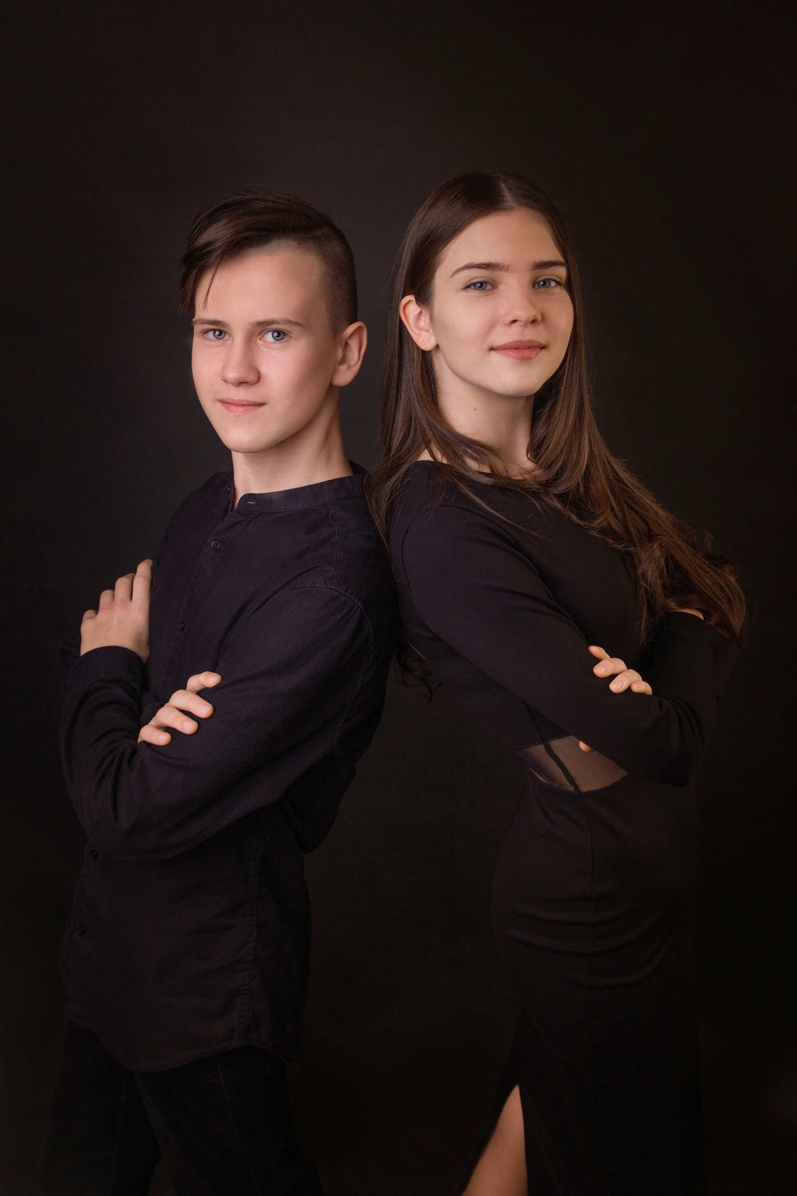 Black. На каждом снимке всегда два человека: фотограф и зритель