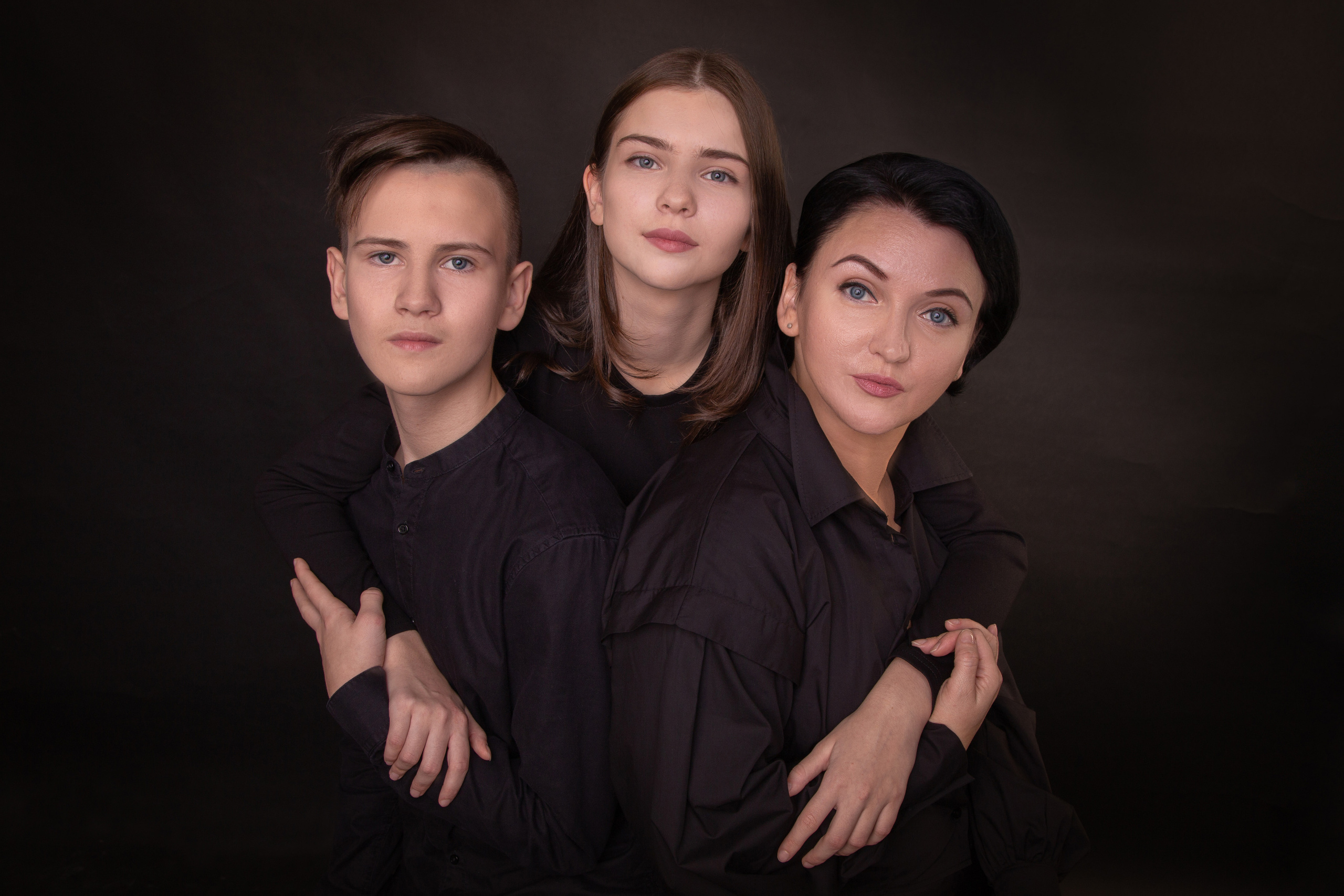 Black. На каждом снимке всегда два человека: фотограф и зритель