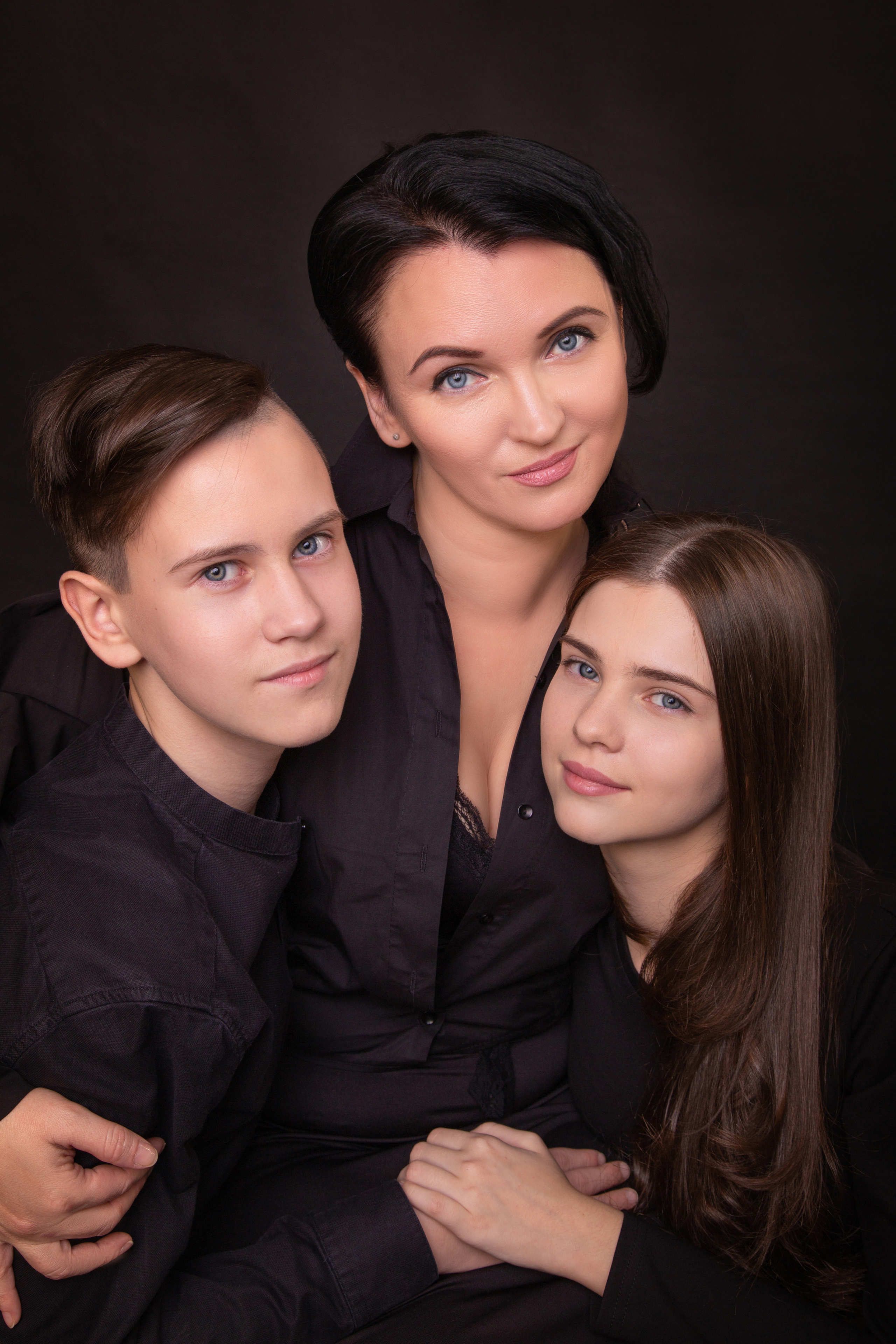 Black. На каждом снимке всегда два человека: фотограф и зритель