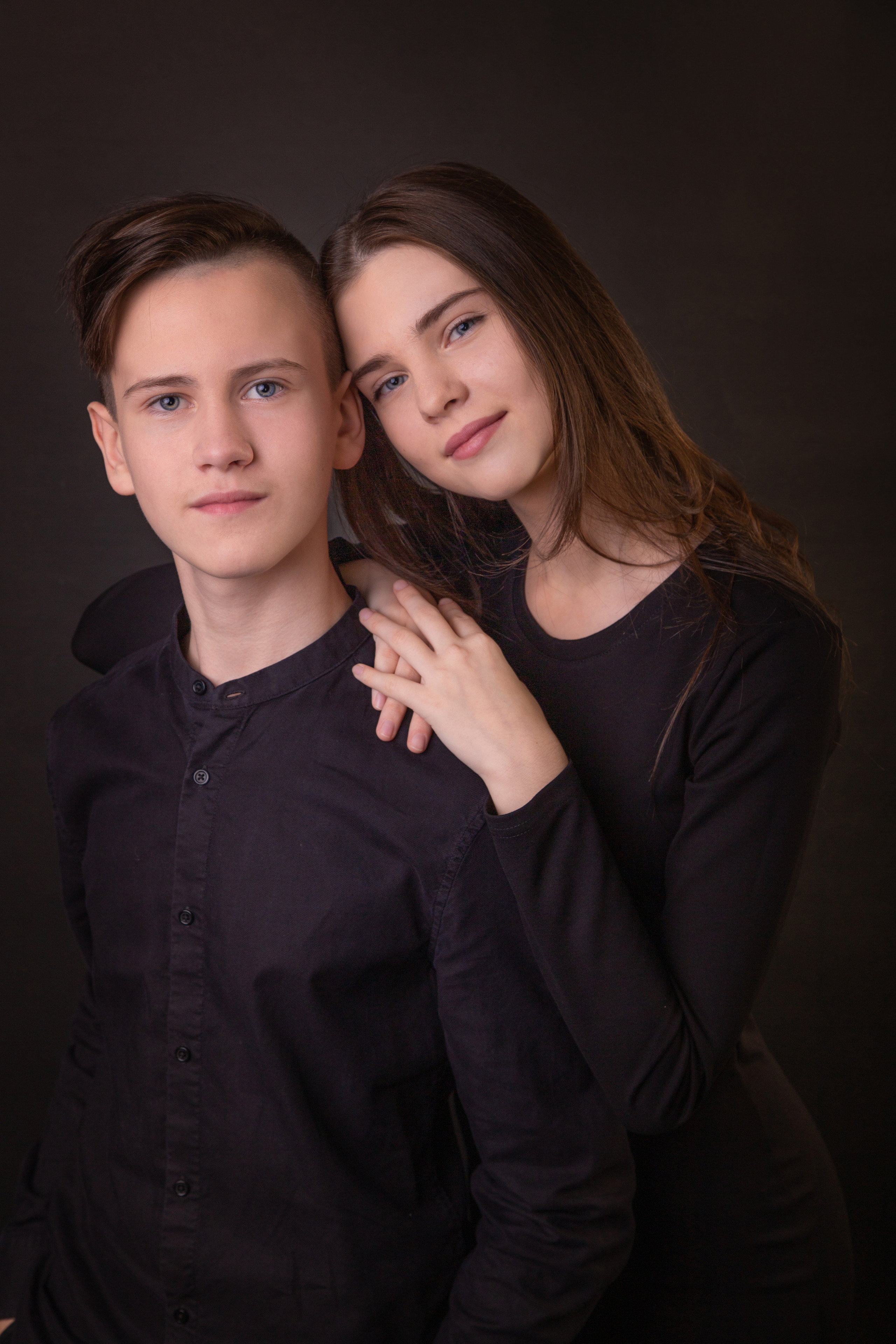 Black. На каждом снимке всегда два человека: фотограф и зритель