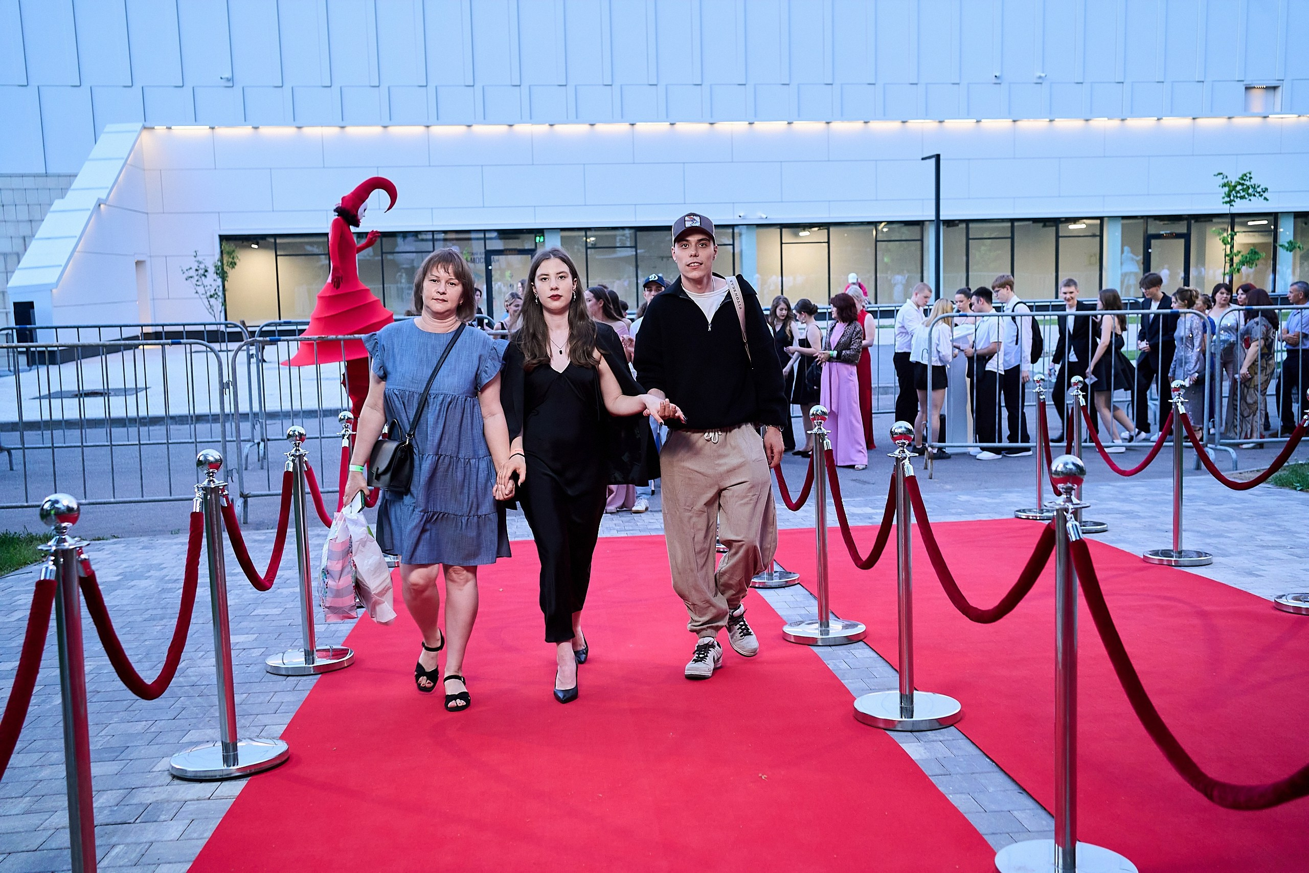 Выпускной 2024 концертный зал Академия ВТБ. Фотограф и Видеограф в Москве. Олег Корушев