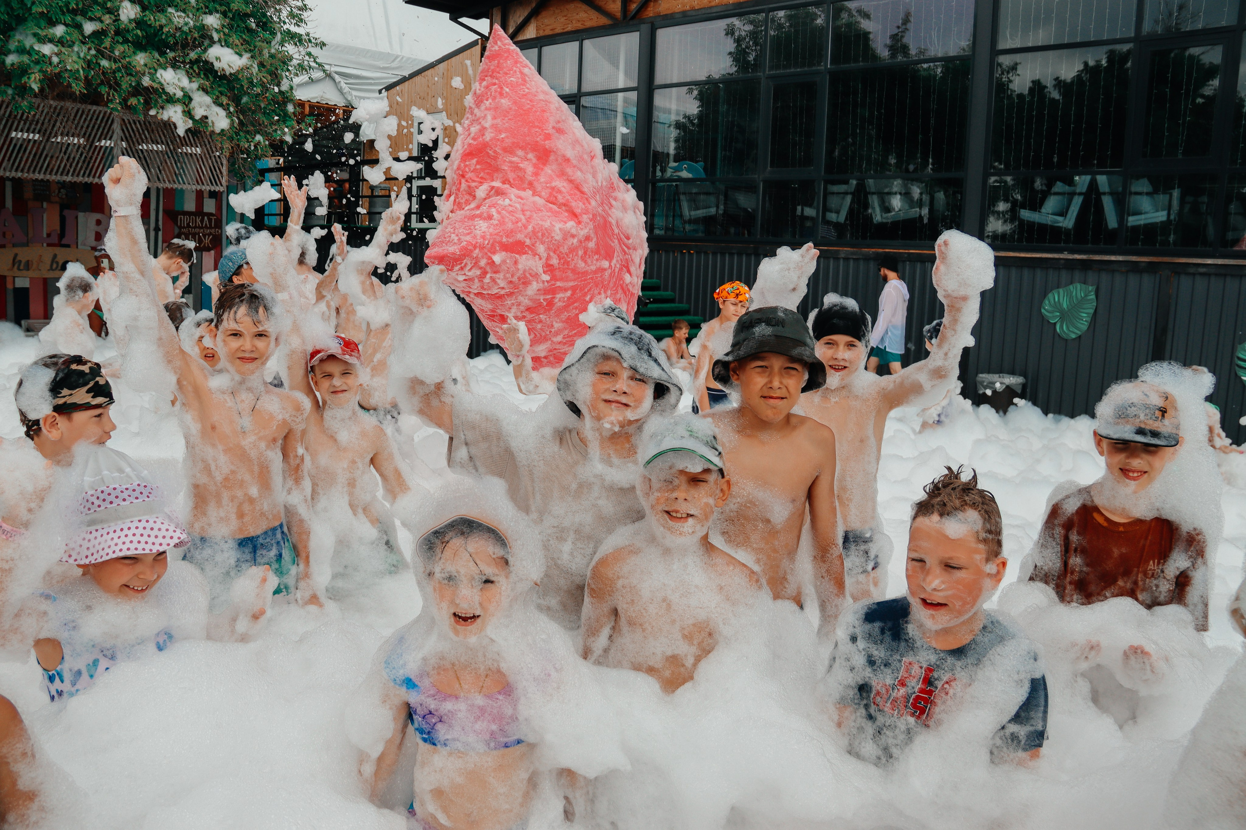 02.07.2026/11:00/Пенная дискотека/Малибу. Семейный и детский фотограф в Славгороде Анастасия Винс