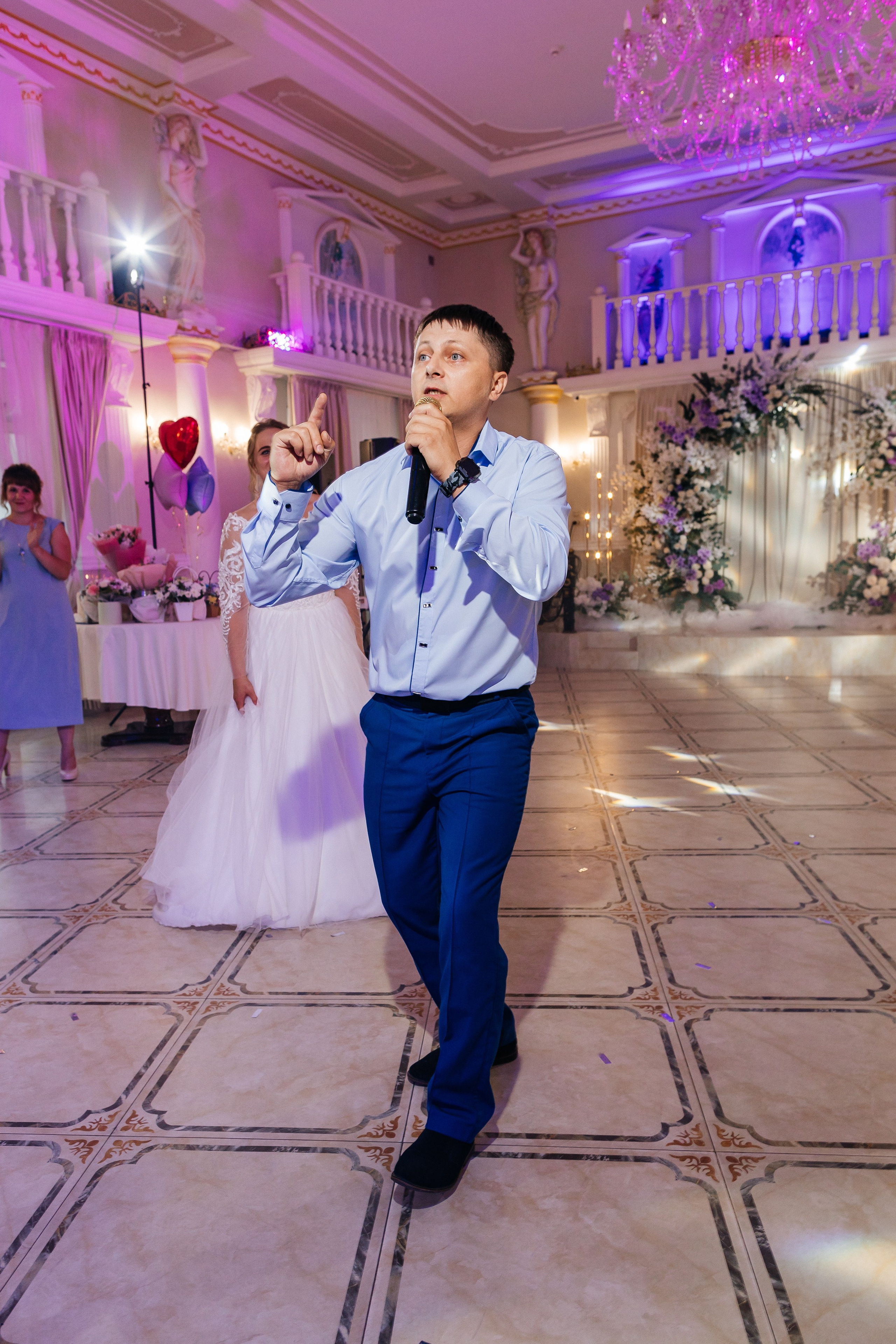 Трогательная выездная церемония в уютном ресторане. Олег Сверчков | Свадебный фотограф Вологда