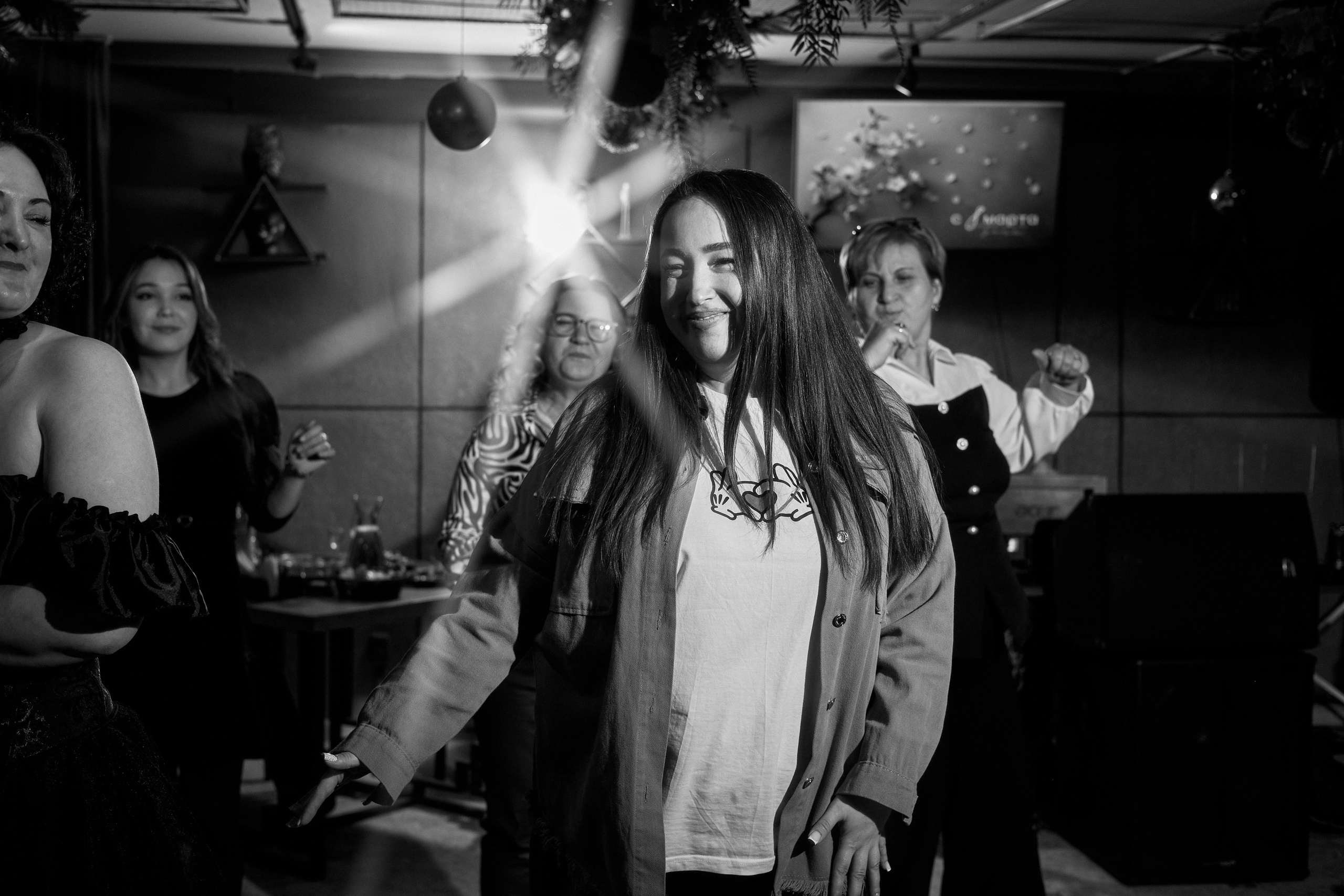 MAXIM & DAMIR | FOREST BAR | 8 МАРТА! 2-й вечер. Главная