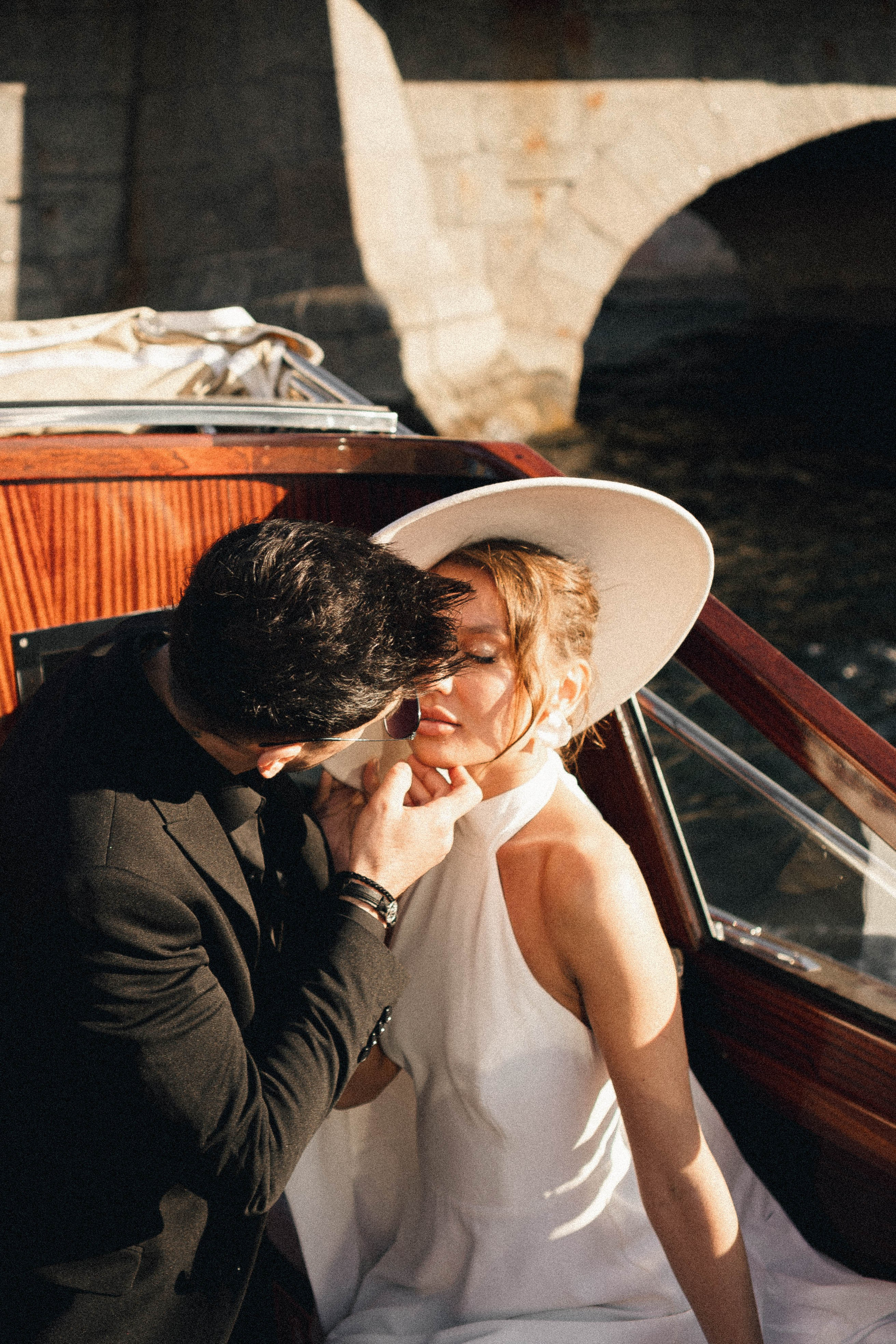 СВАДЕНБНАЯ СЬЕМКА НА КАТЕРЕ ПО КАНАЛАМ САНКТ-ПЕТЕРБУРГА И В АКВАТОРИИ НЕВЫ. Профессиональный фотограф, Санкт-Петербург — Виктория Богомолова