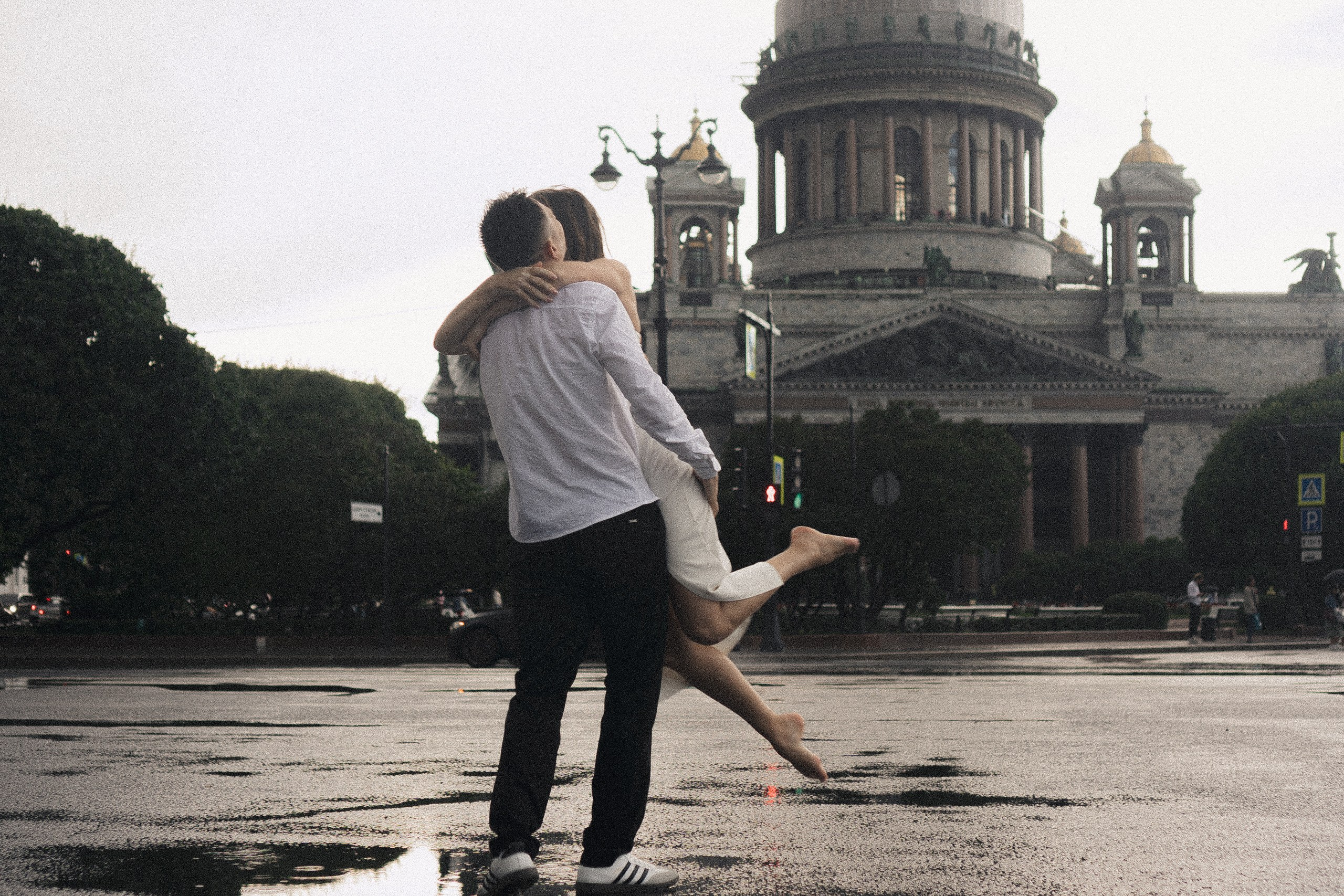 СВАДЕБНАЯ ФОТОСЕСИСИЯ В МЕТРО И ВОЗЛЕ ИСАКИЕВСКОГО СОБОРА В ДОЖДЬ. Профессиональный фотограф, Санкт-Петербург — Виктория Богомолова