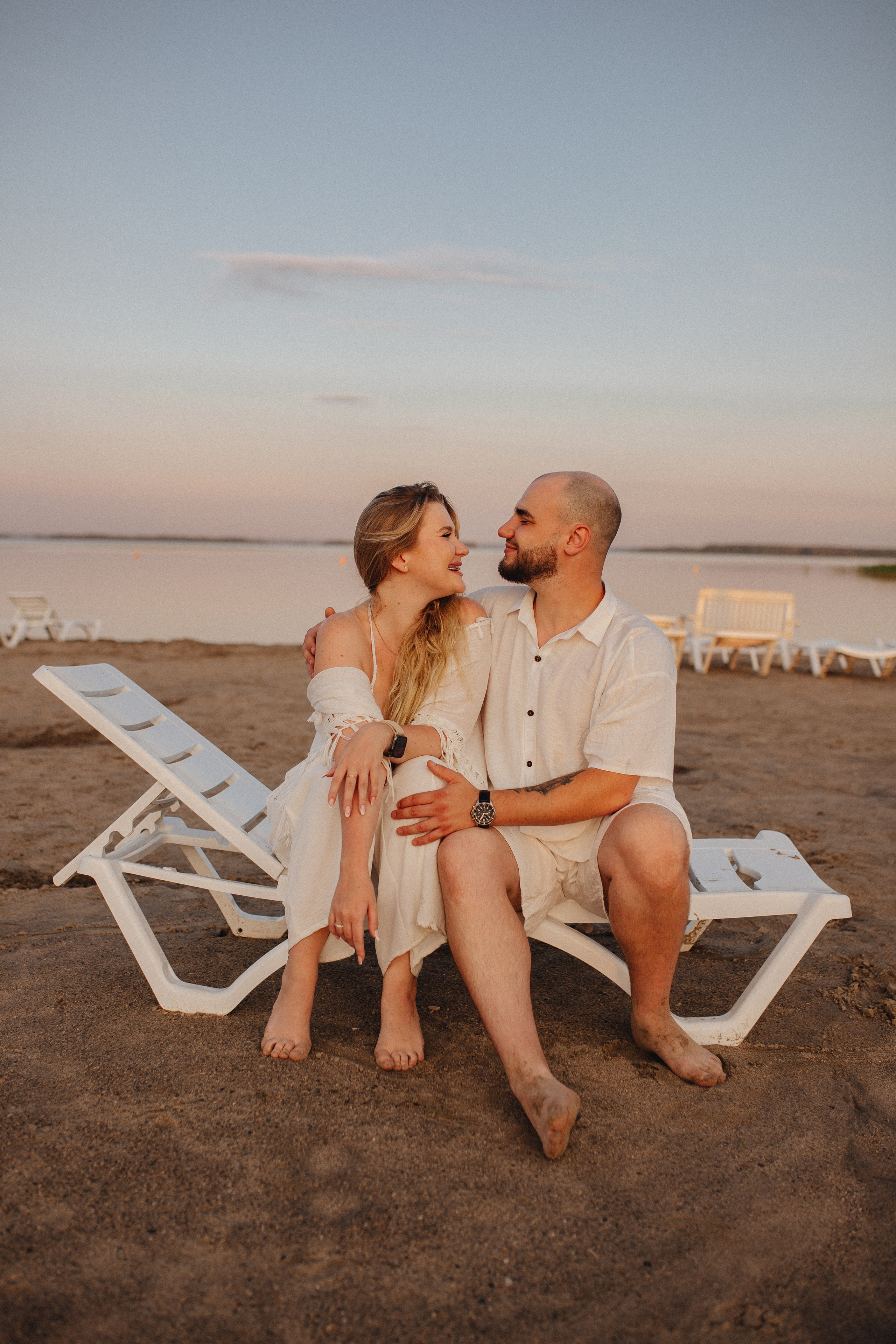 Летним вечером на пляже. Свадебный фотограф Новосибирск