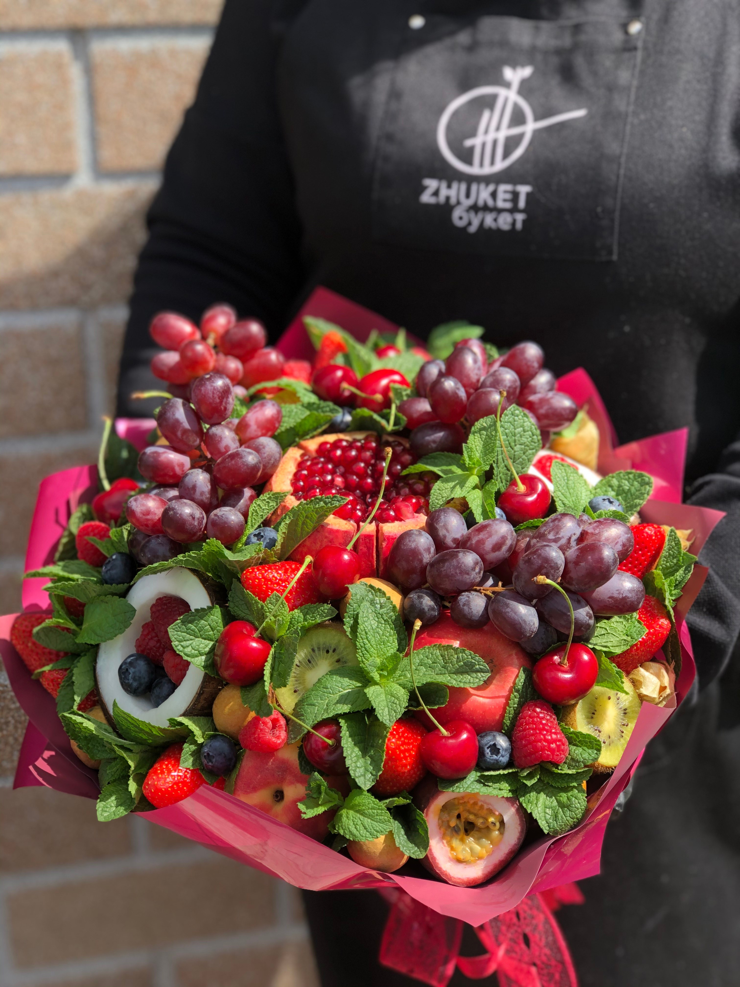 Фруктовые. Выездной кейтеринг, съедобные букеты, торты и сладости на заказ