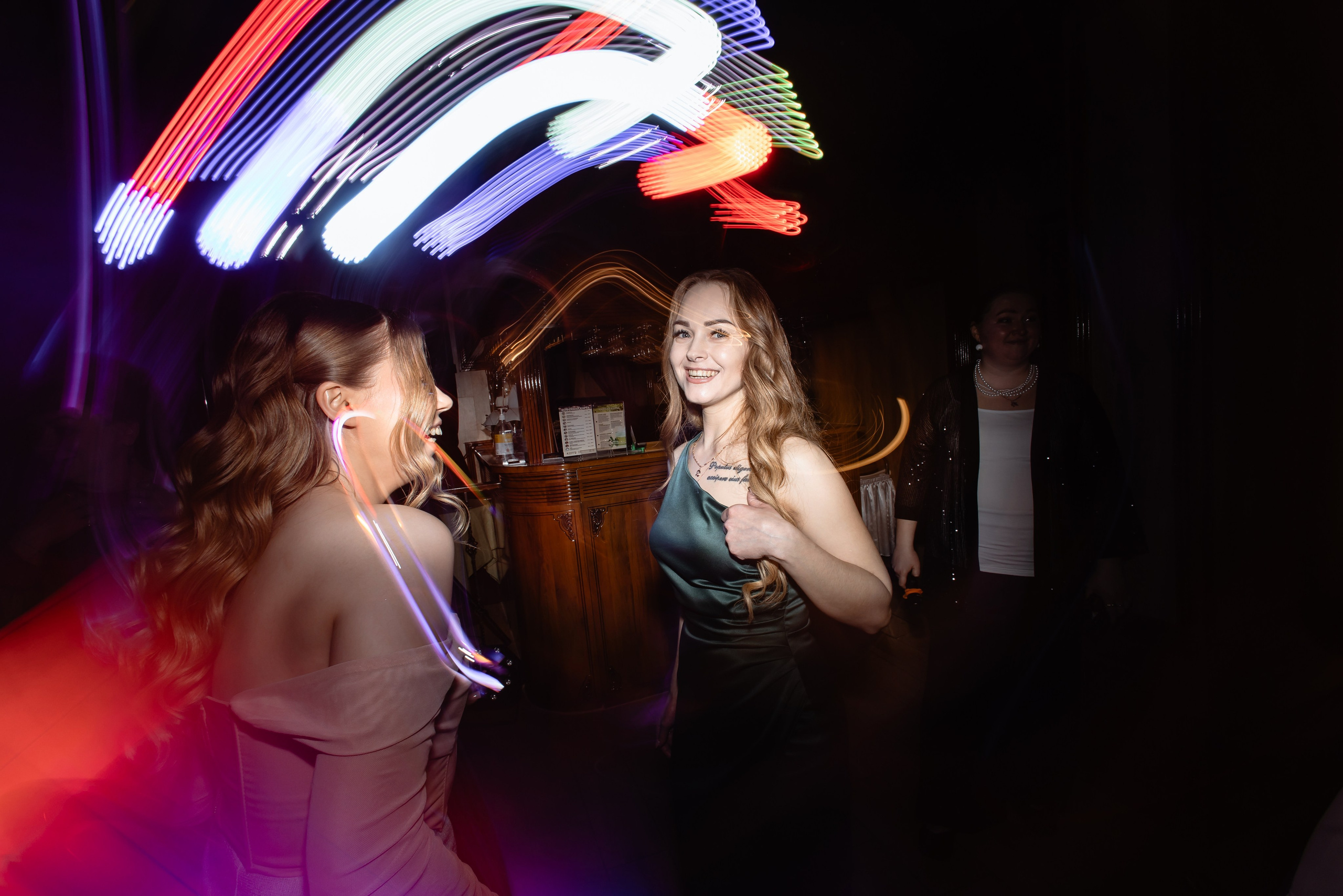 Анонс свадебных фотографий Вики и Александра. Фотограф Михаил Александров