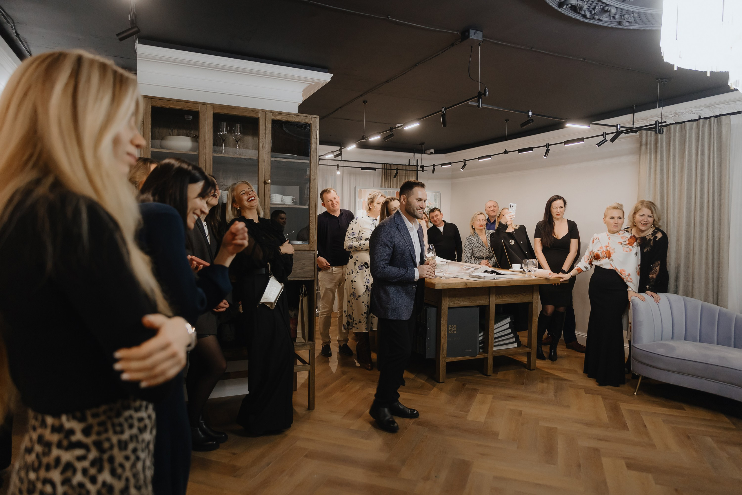 Открытие нового пространства интерьерного салона L. DECO в феврале 2025. L. Deco интерьерный салон. Краски/обои/лепной декор