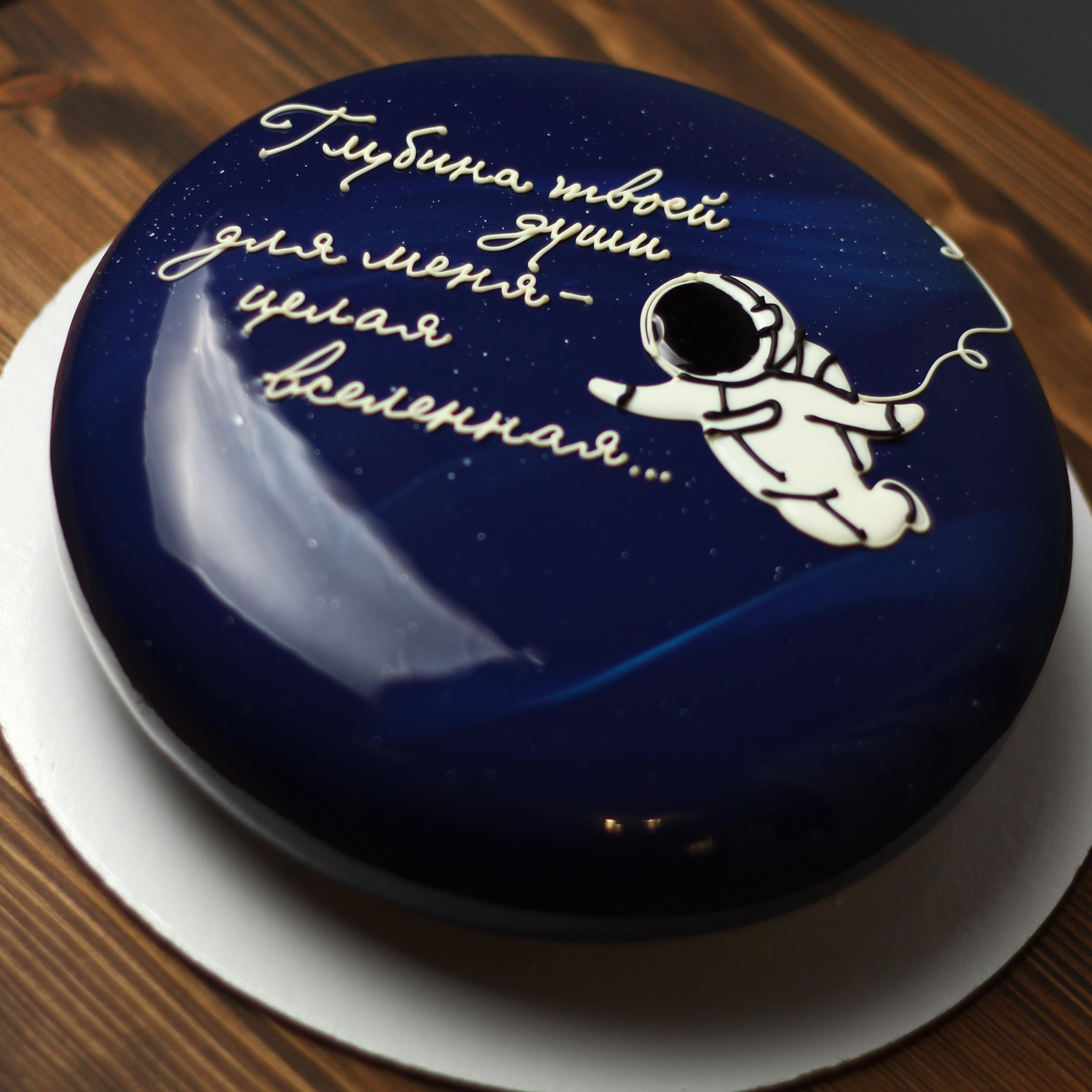 Варианты муссовых тортов про любовь. Кондитер Наталья Ташматова