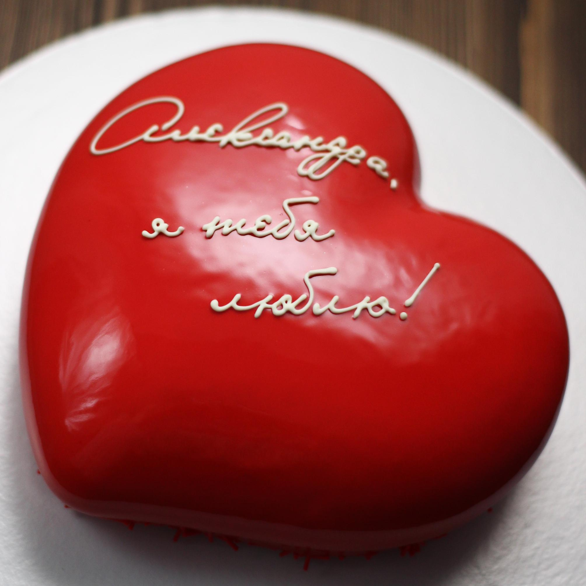 Варианты муссовых тортов про любовь. Кондитер Наталья Ташматова