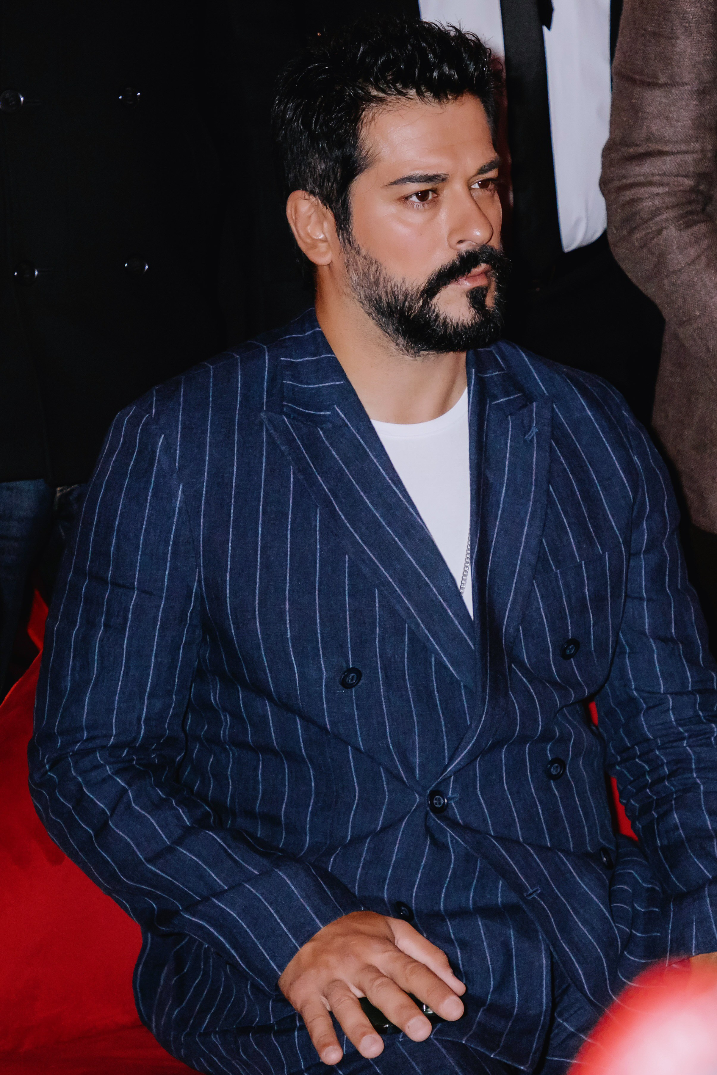 Бурак Озчивит посетил выставку Никаса Сафронова. Фотограф в Москве и Санкт-Петербурге Дарина