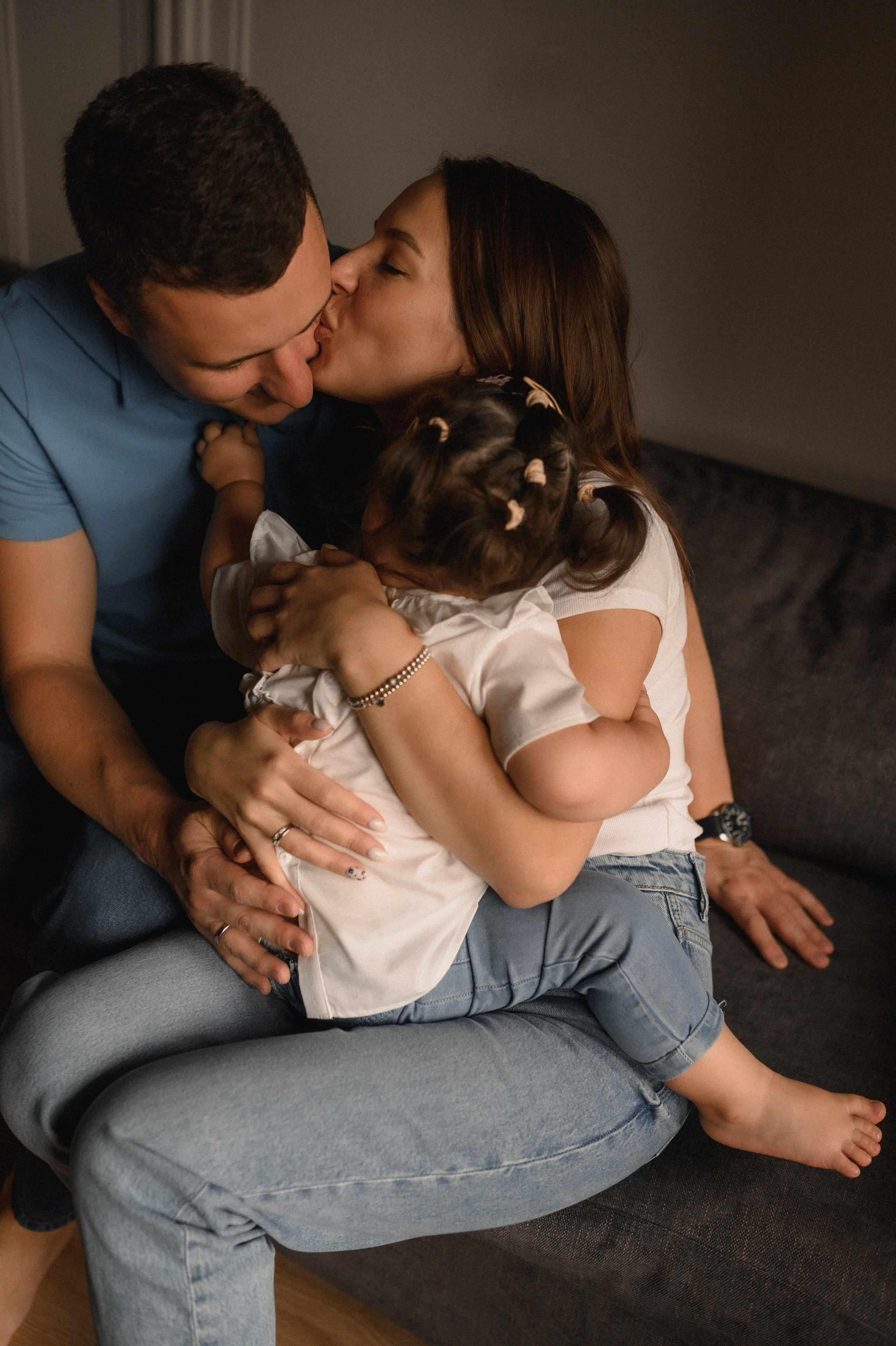 Саша, Таня, Мира и бабушка дома. Семейный и свадебный lifestyle-фотограф в Москве Мария Петрова