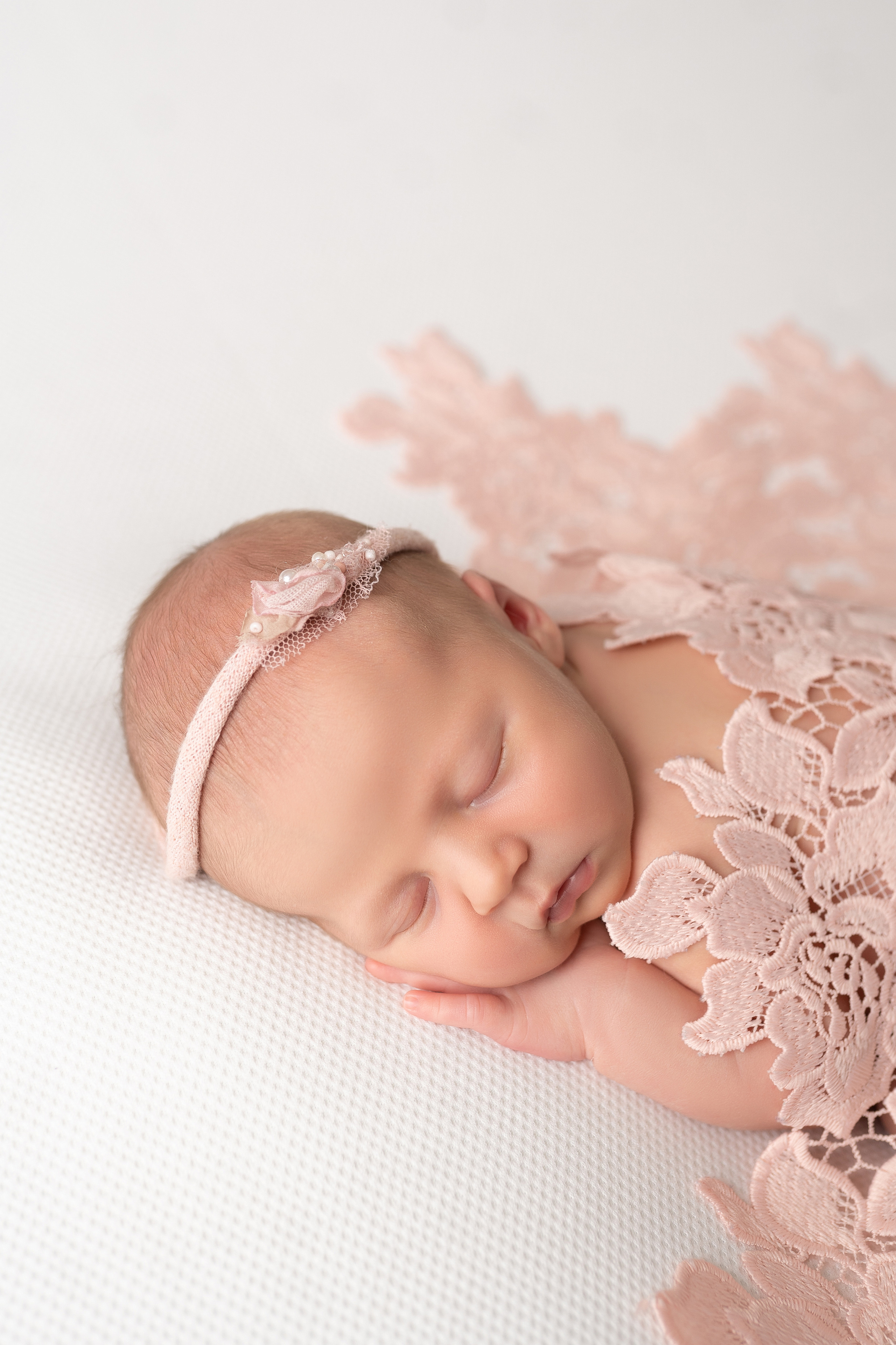 Вероника. Фотограф новорождённых в Минске. Годик под ключ