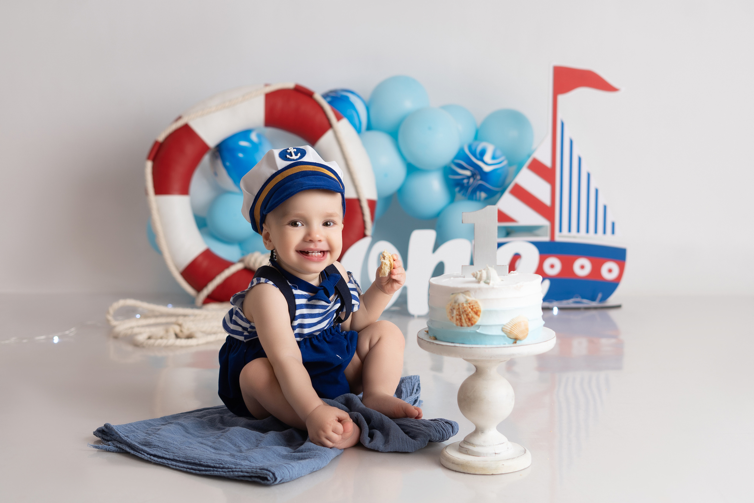 Константин. Фотограф новорождённых в Минске. Годик под ключ