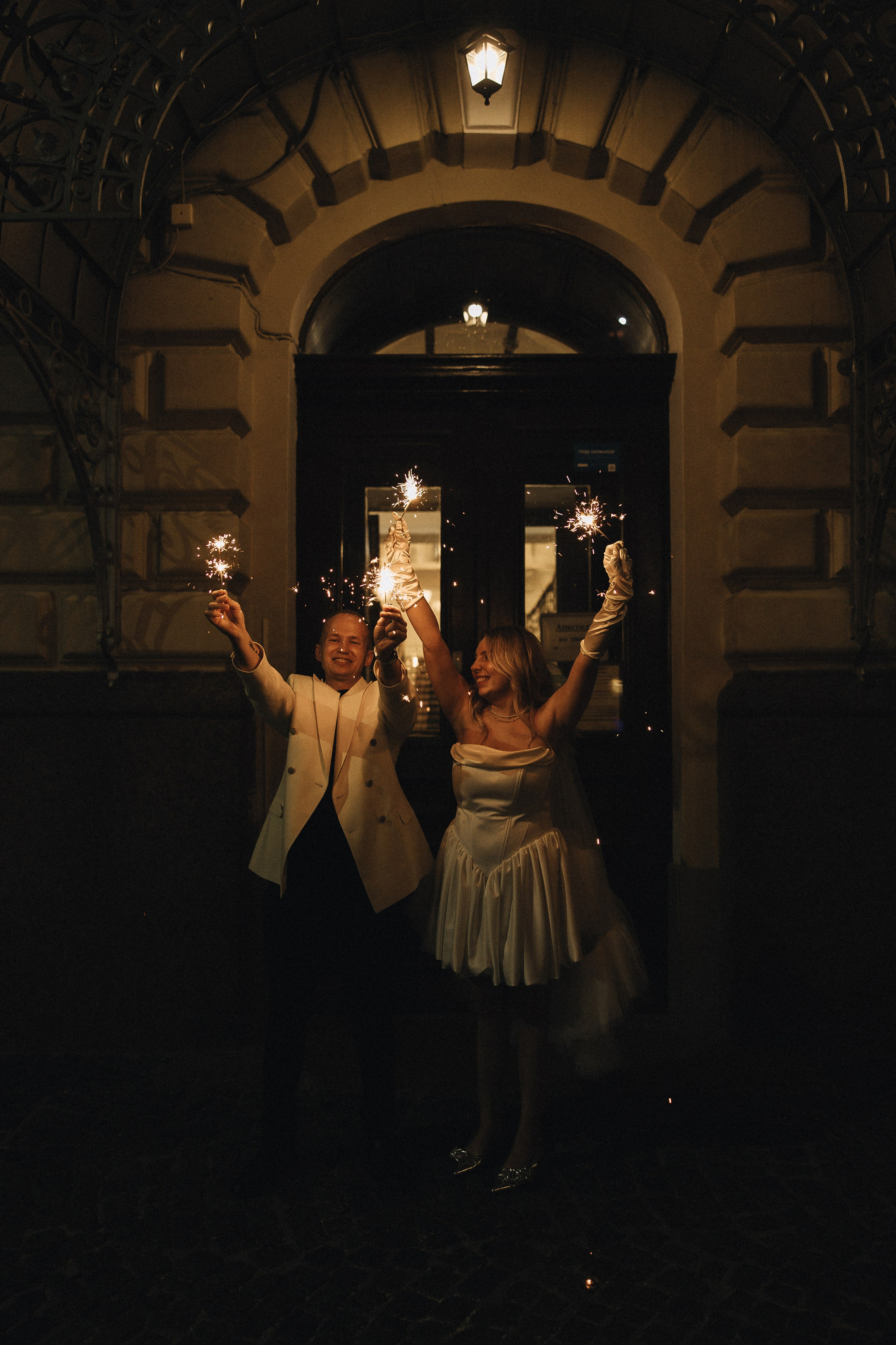 Когда я впервые увидел тебя, этот смех, ты мне напомнила по-моему сразу всех. Свадебный фотограф в Санкт-Петербурге Баженова Алина