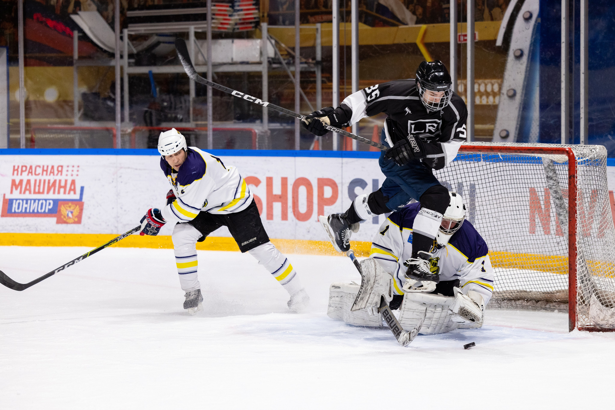 Бульдозер vs. LR-строй. Фотограф Александр Заломаев