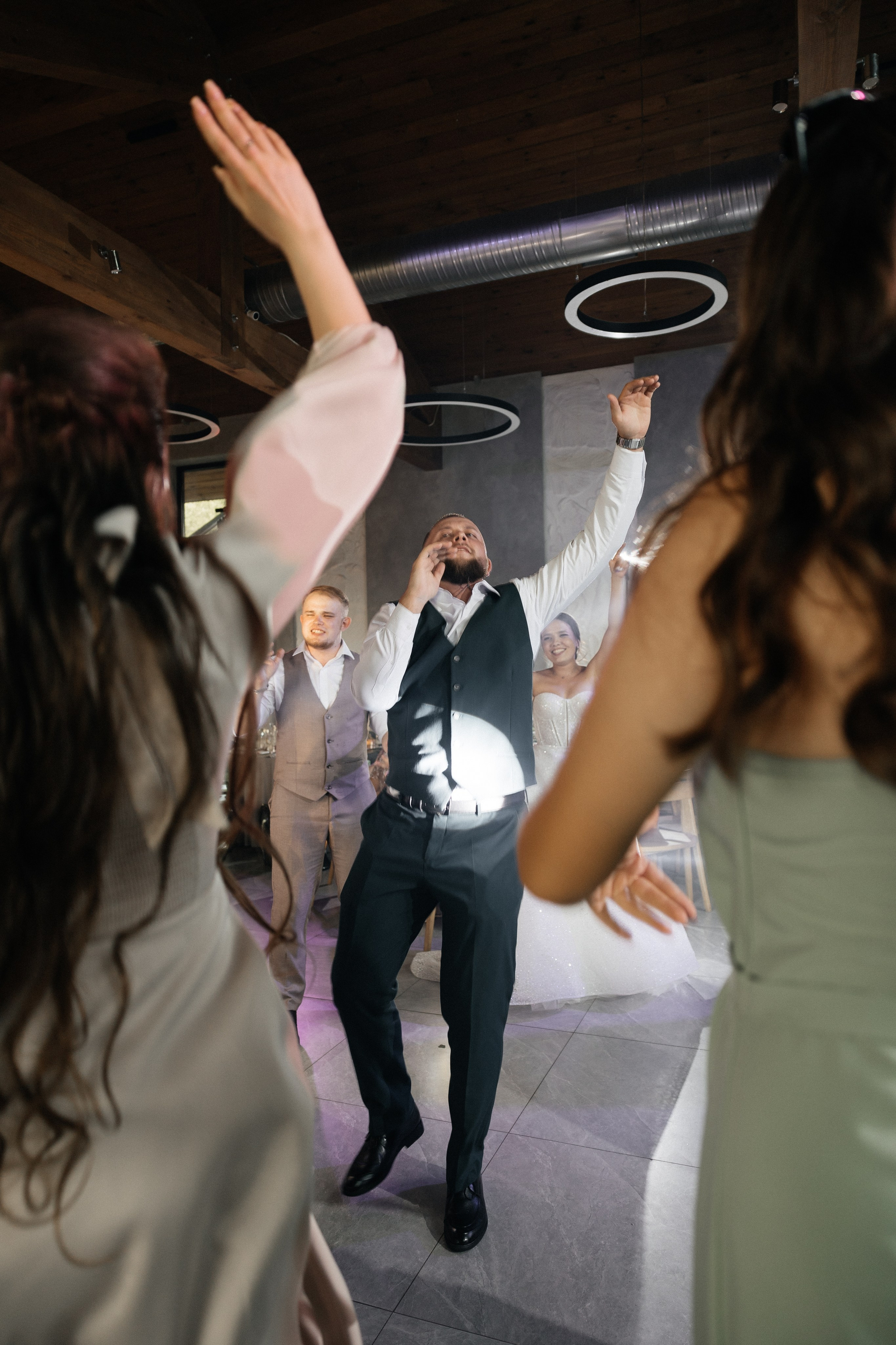 Свадебная история. Лесной Виладж. Свадебный и семейный фотограф Рассказова Виктория