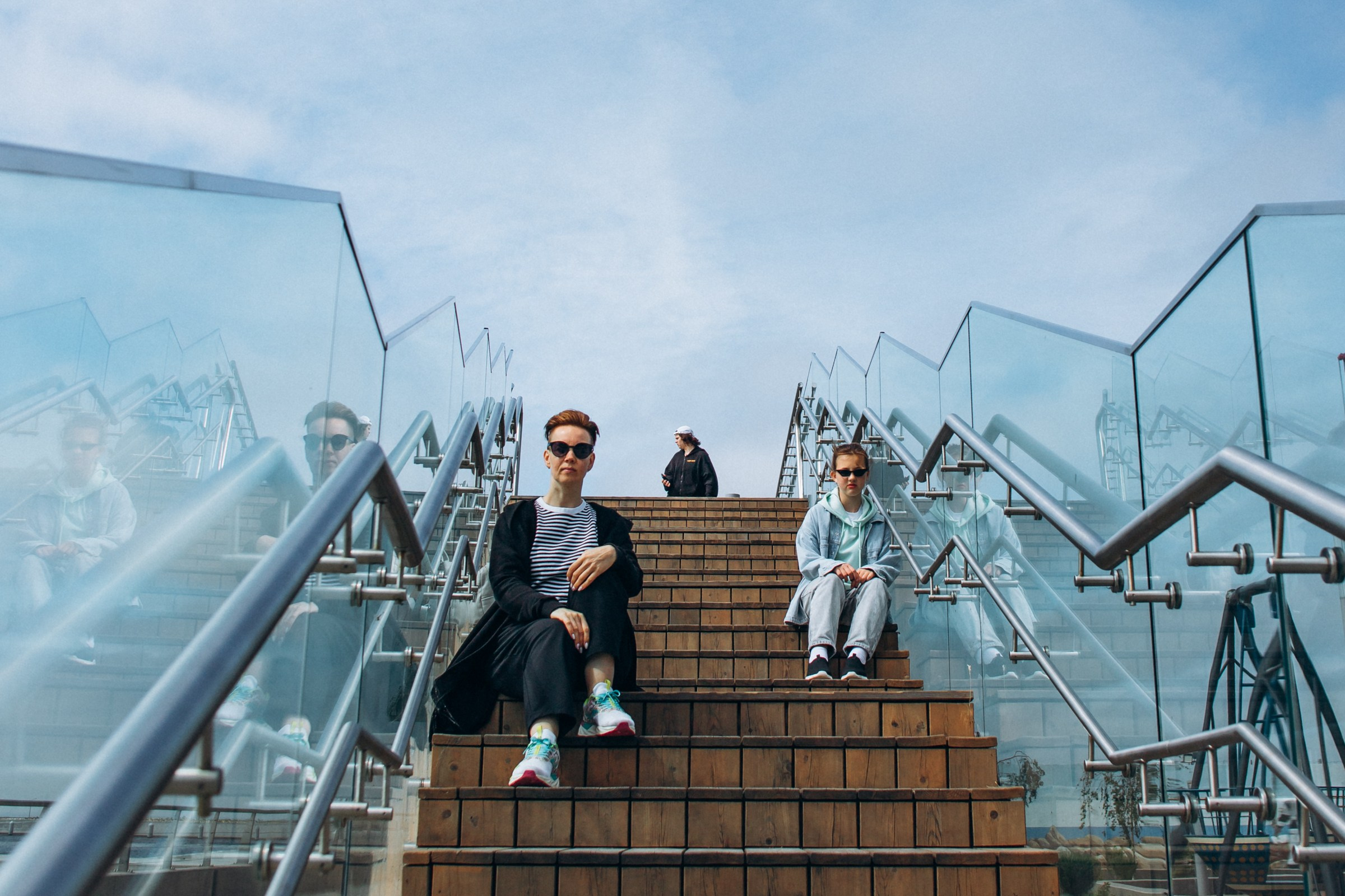 Катерина с детьми в июле. Фотопрогулка в Петербурге. Индивидуальный и семейный фотограф в Санкт-Петербурге