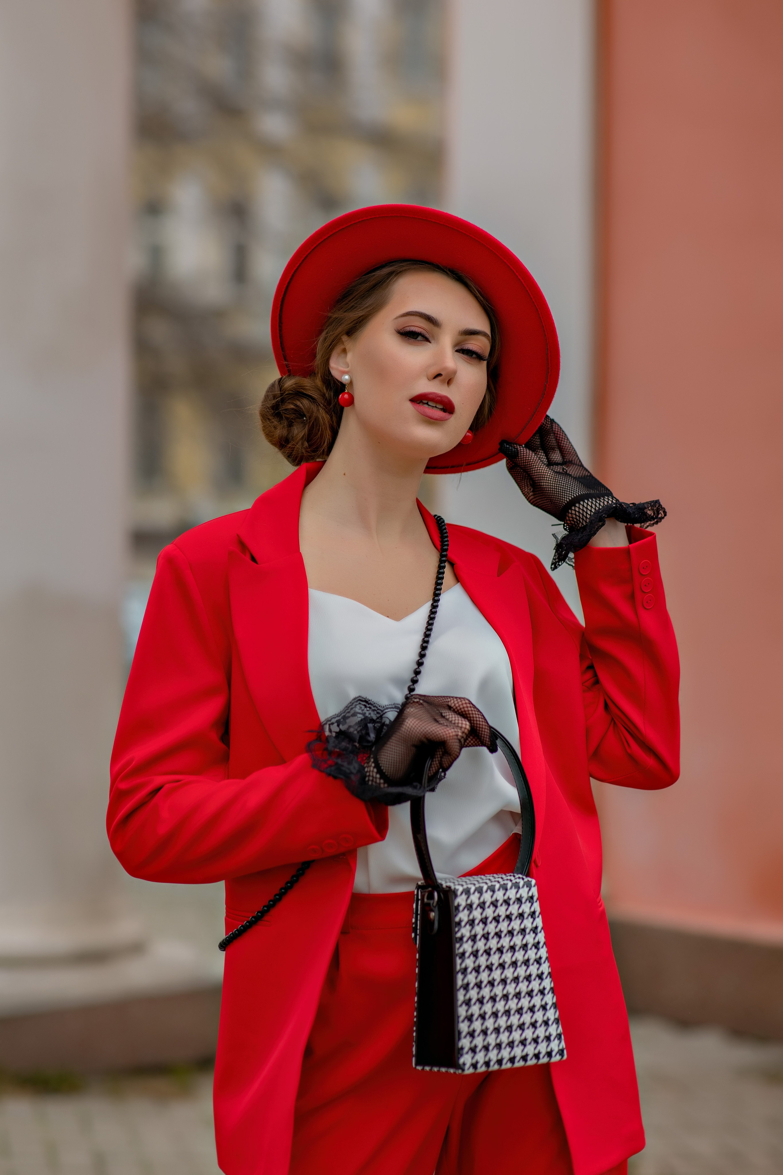 Женский портрет. Фотограф-стилист Крым Прокат одежды в Крыму. Фотосессии в Крыму