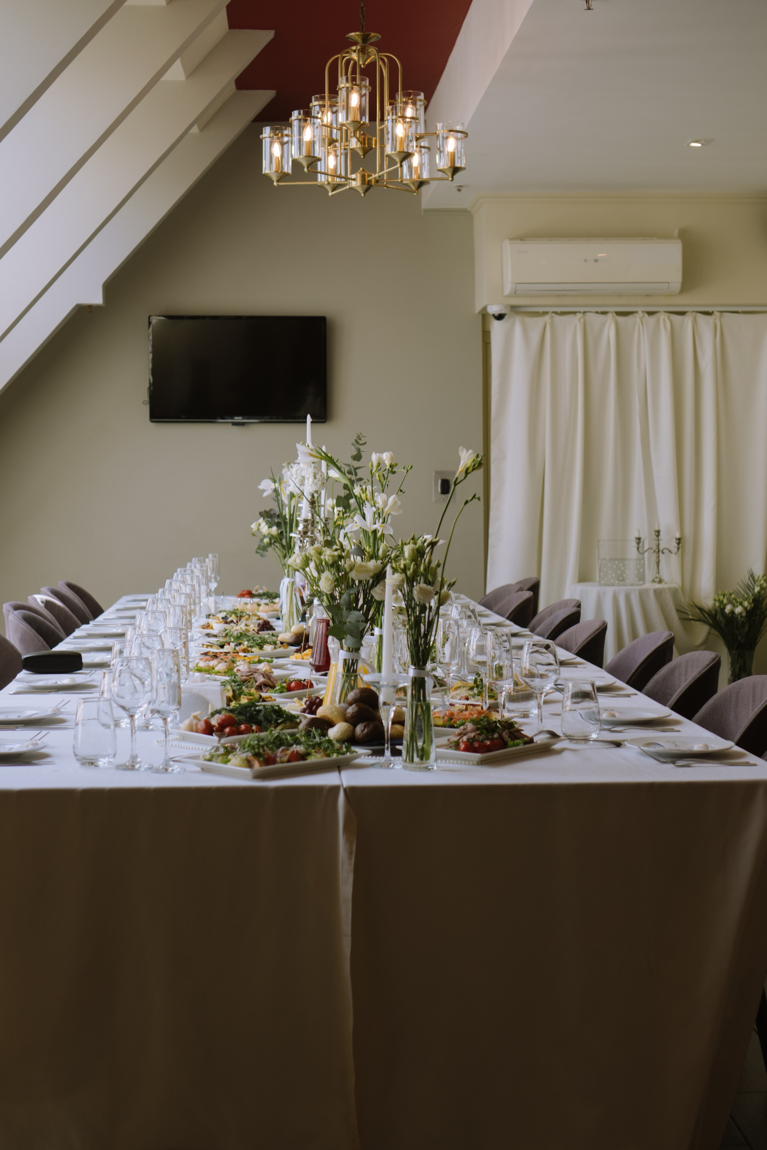 СВАДЕБНЫЙ БАНКЕТ НА ВЛАДИМИРСКОЙ В САНКТ-ПЕТЕРБУРГЕ (КАМЕРНАЯ СВАДЬБА). Профессиональный фотограф, Санкт-Петербург — Виктория Богомолова