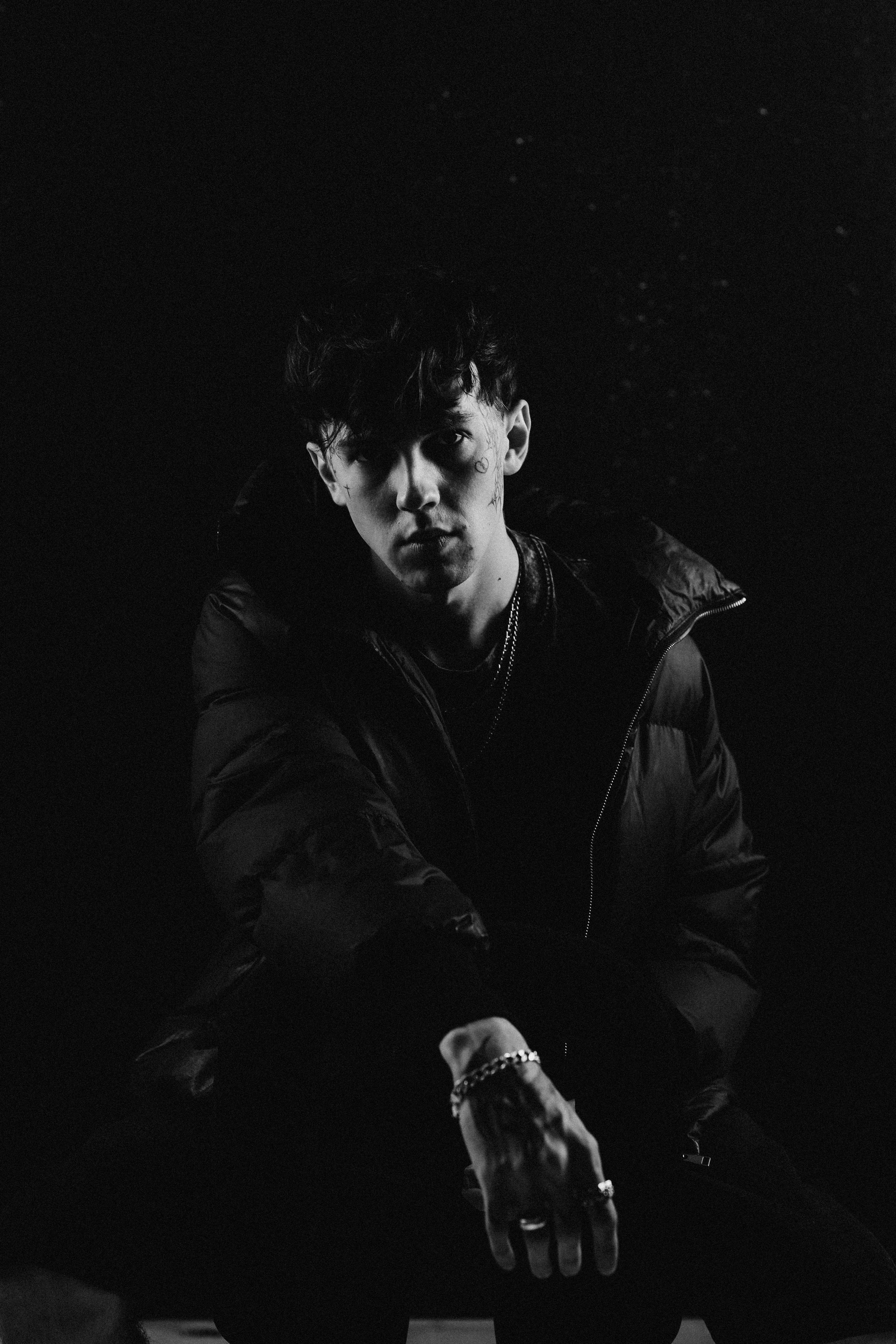 ЧБ. Фотограф в Жезказгане. Графический дизайнер