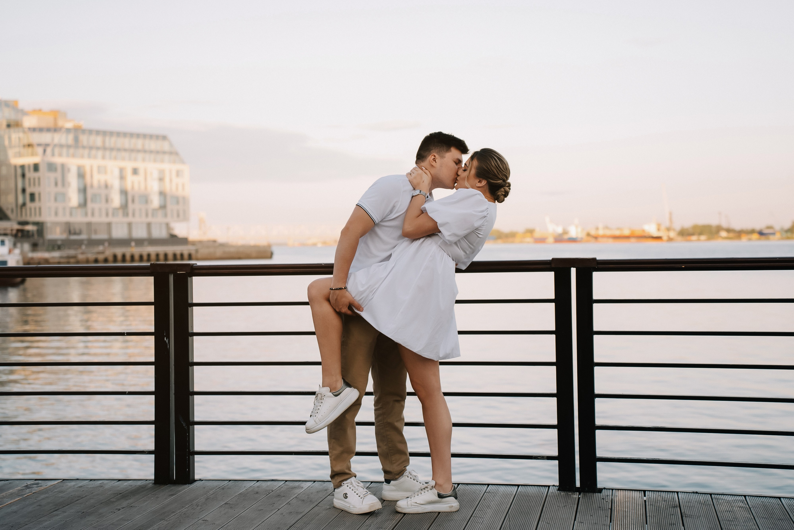 Предсвадебная фотосъемка набережная Архангельск. Свадебный фотограф в Архангельске и Северодвинске