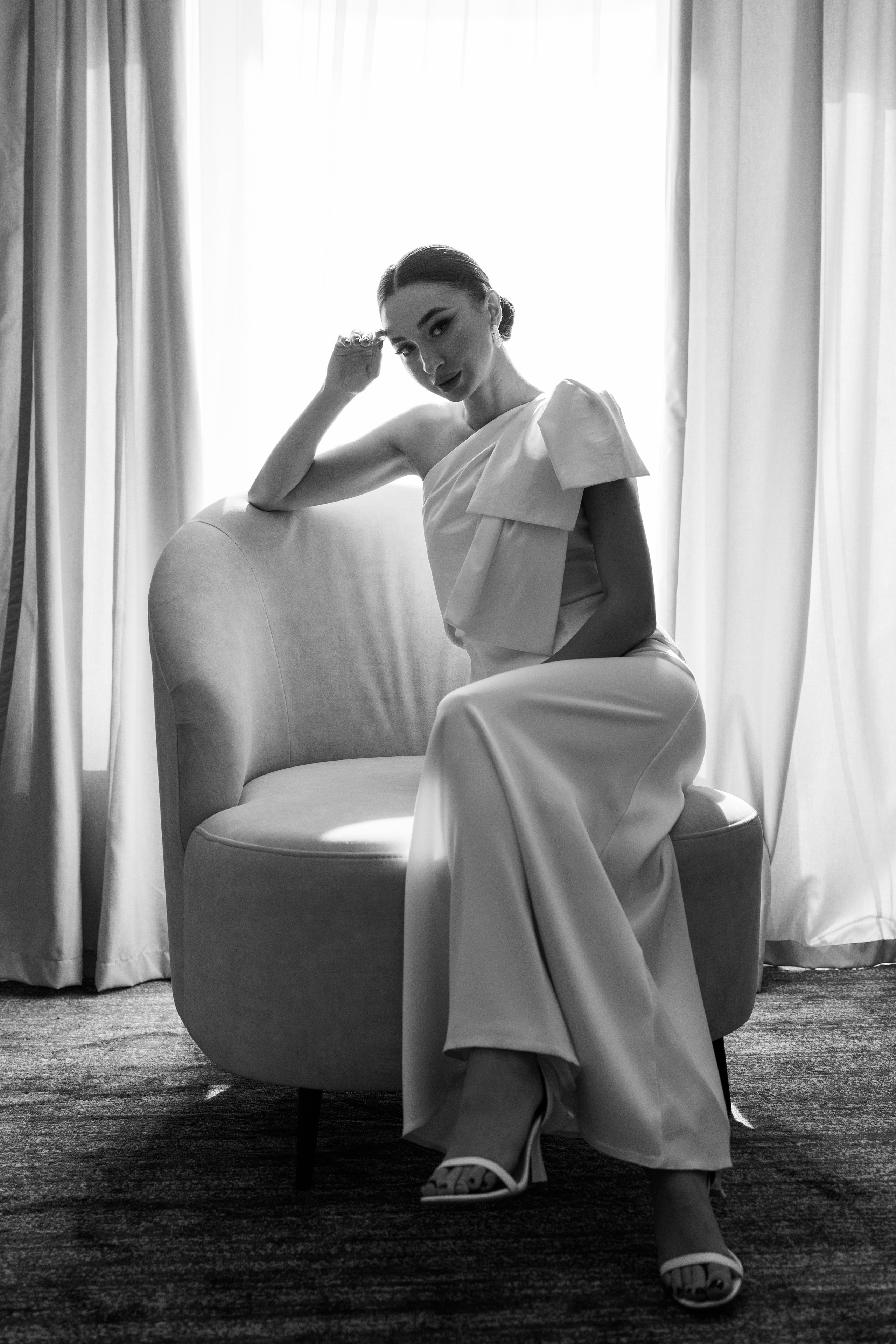 В зеленом саду. Shakhmanoff.kz