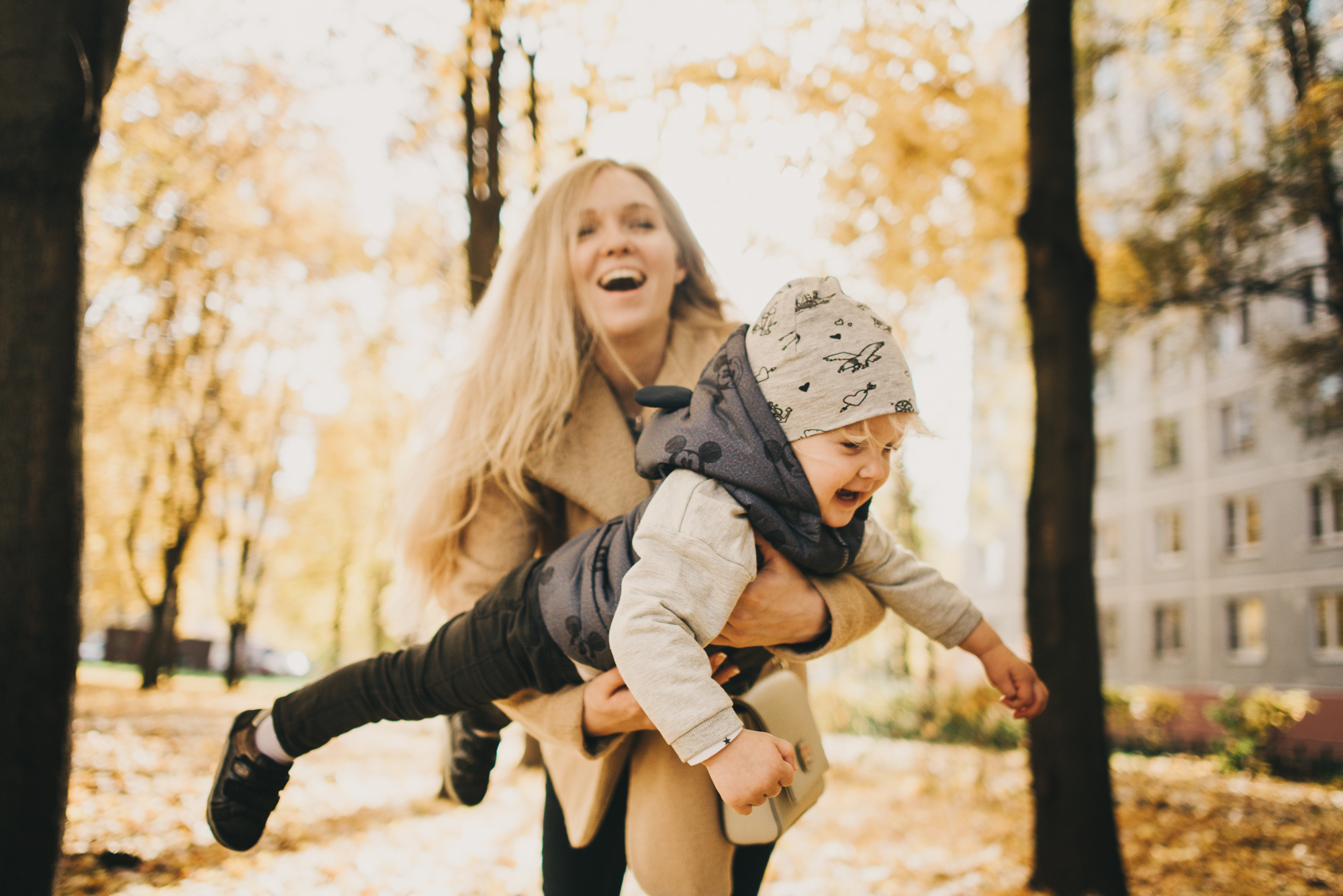 Катя и Соната: в бликах осени. Фотограф в Москве новорожденные свадьбы семьи Дарья Ларионова