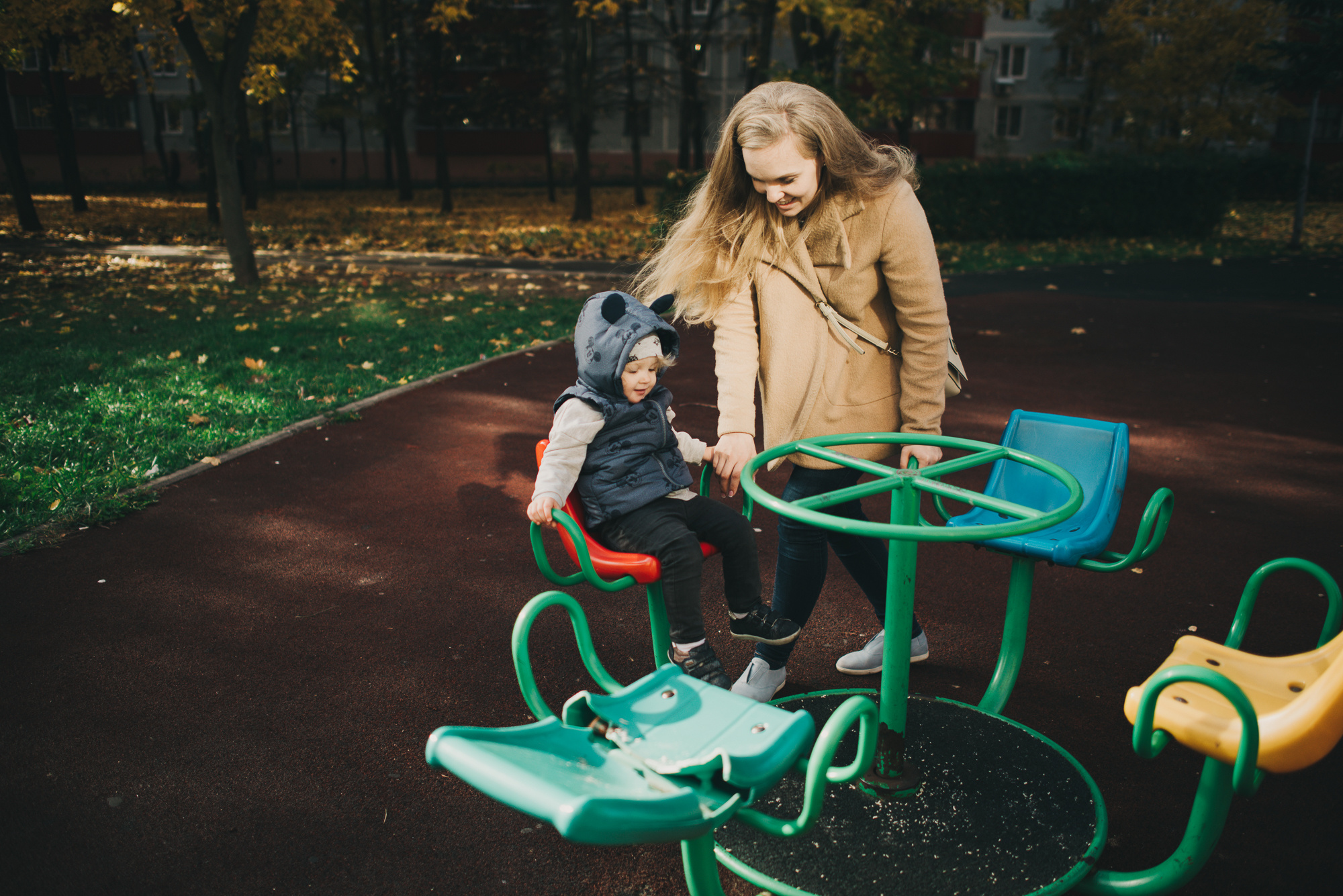 Катя и Соната: в бликах осени. Фотограф в Москве новорожденные свадьбы семьи Дарья Ларионова