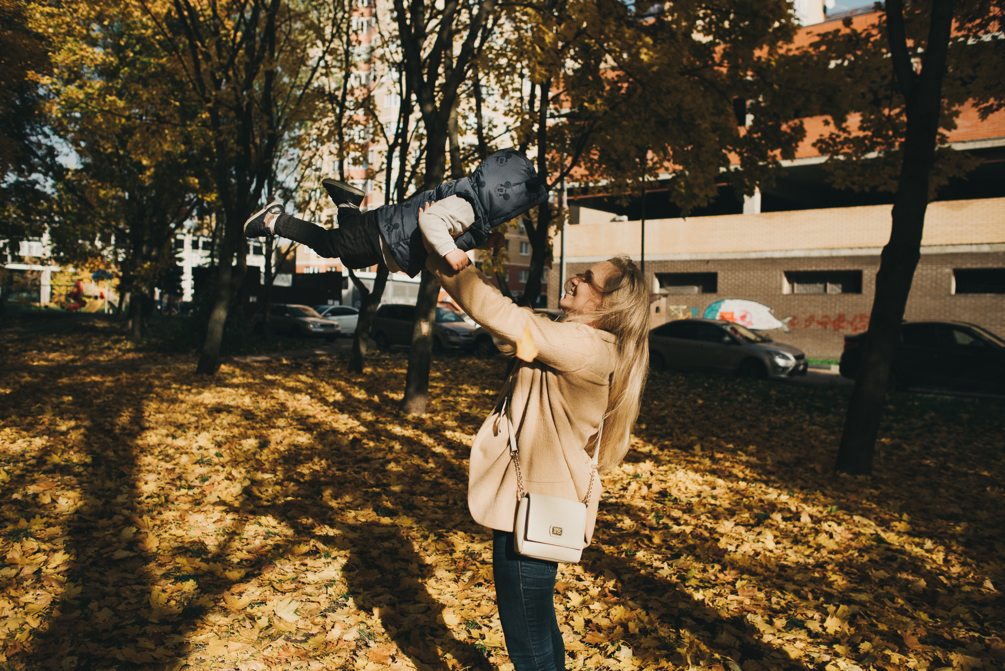 Катя и Соната: в бликах осени. Фотограф в Москве новорожденные свадьбы семьи Дарья Ларионова