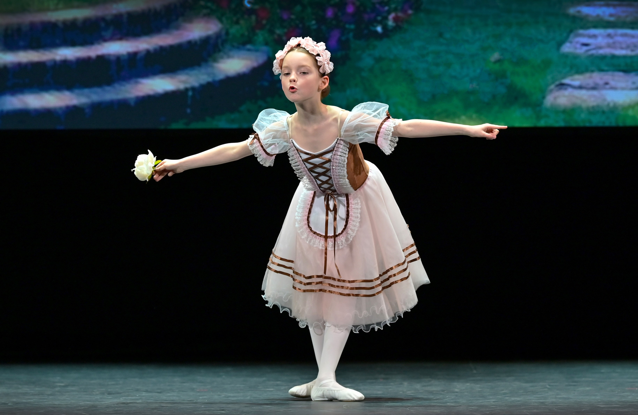 ART | FASHION | PODIUMS |SHOW