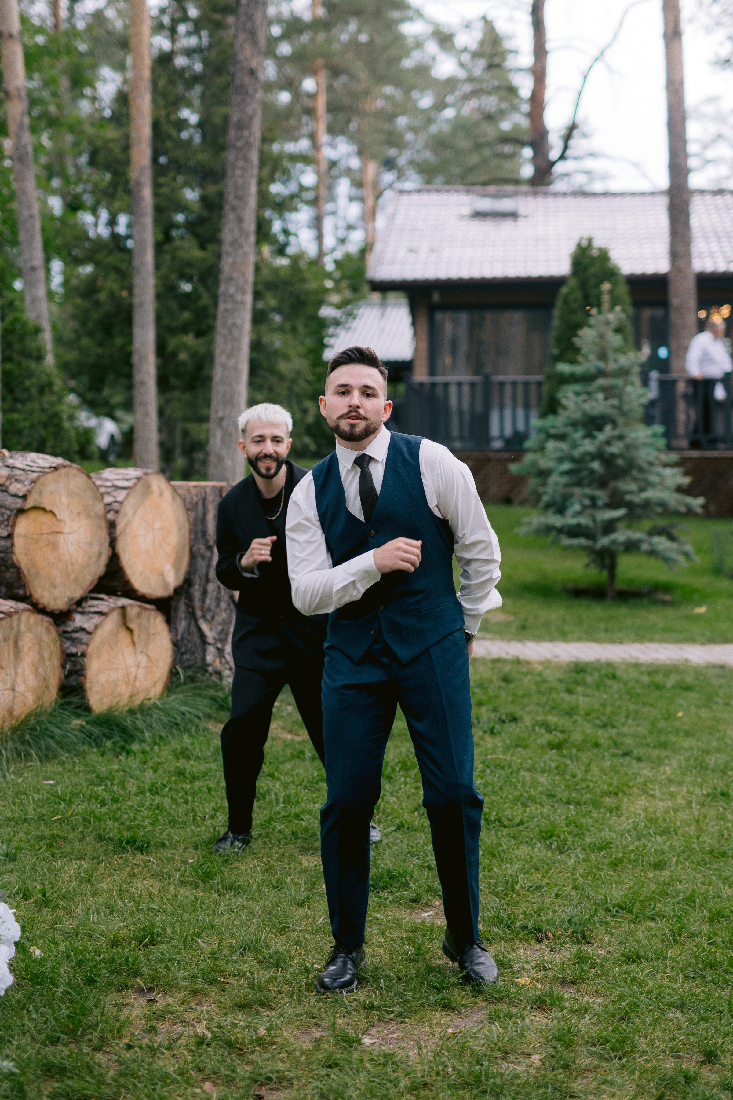 выход жениха на церемонию