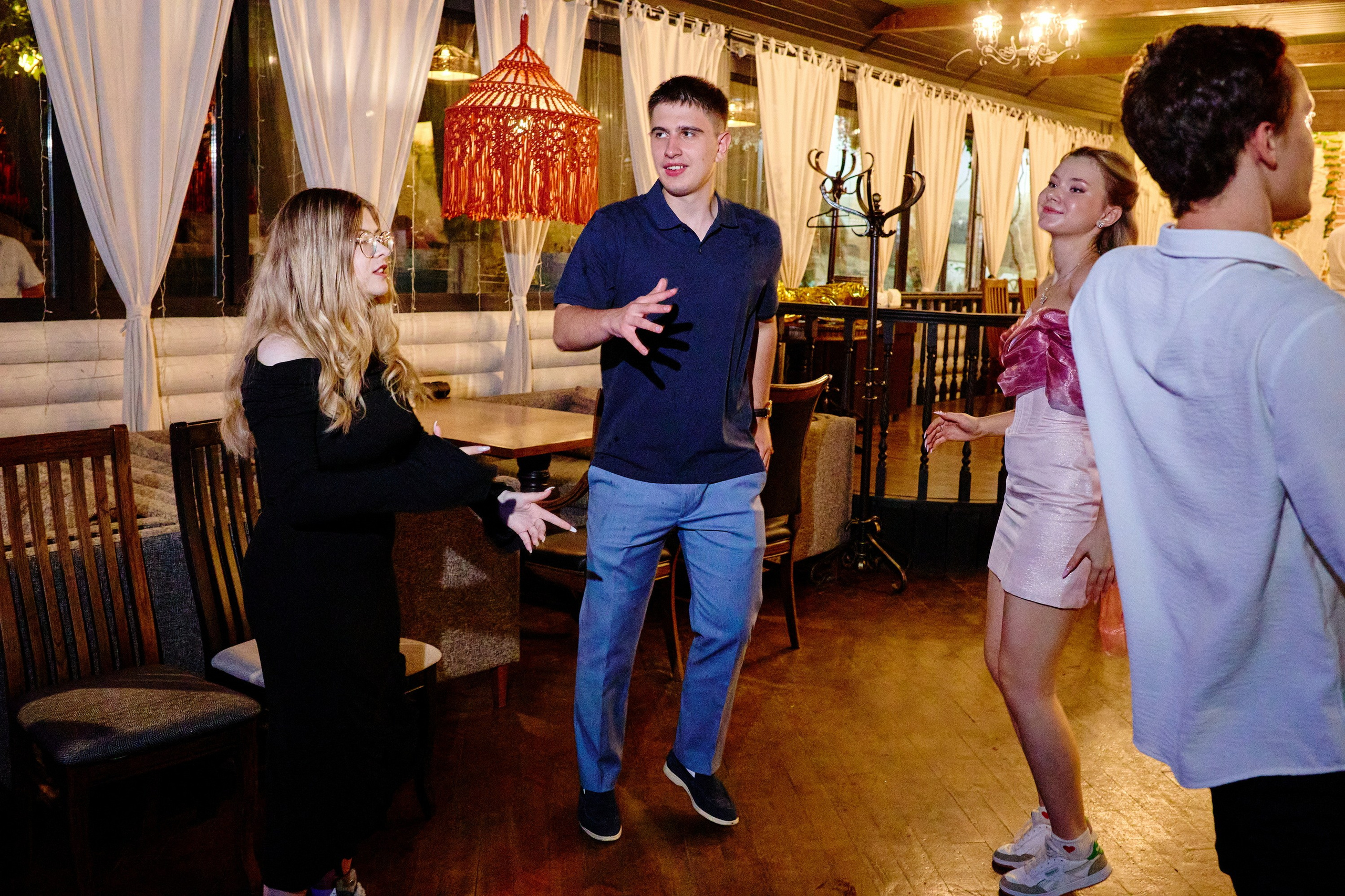 Выпускной 35 Сош. Фотограф Выпускные альбомы Таганрог Сергей Коробченко