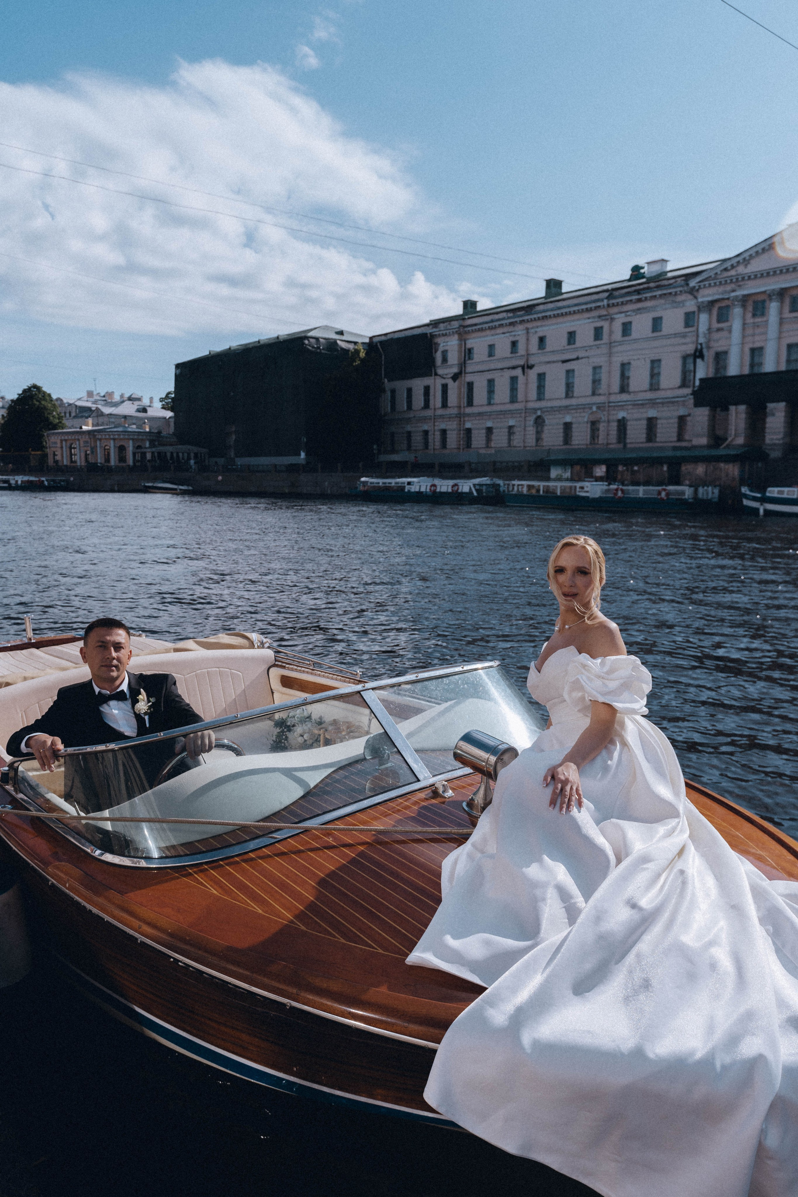 СВАДЕНБНАЯ СЬЕМКА НА КАТЕРЕ ПО КАНАЛАМ САНКТ-ПЕТЕРБУРГА И В АКВАТОРИИ НЕВЫ. Профессиональный фотограф, Санкт-Петербург — Виктория Богомолова