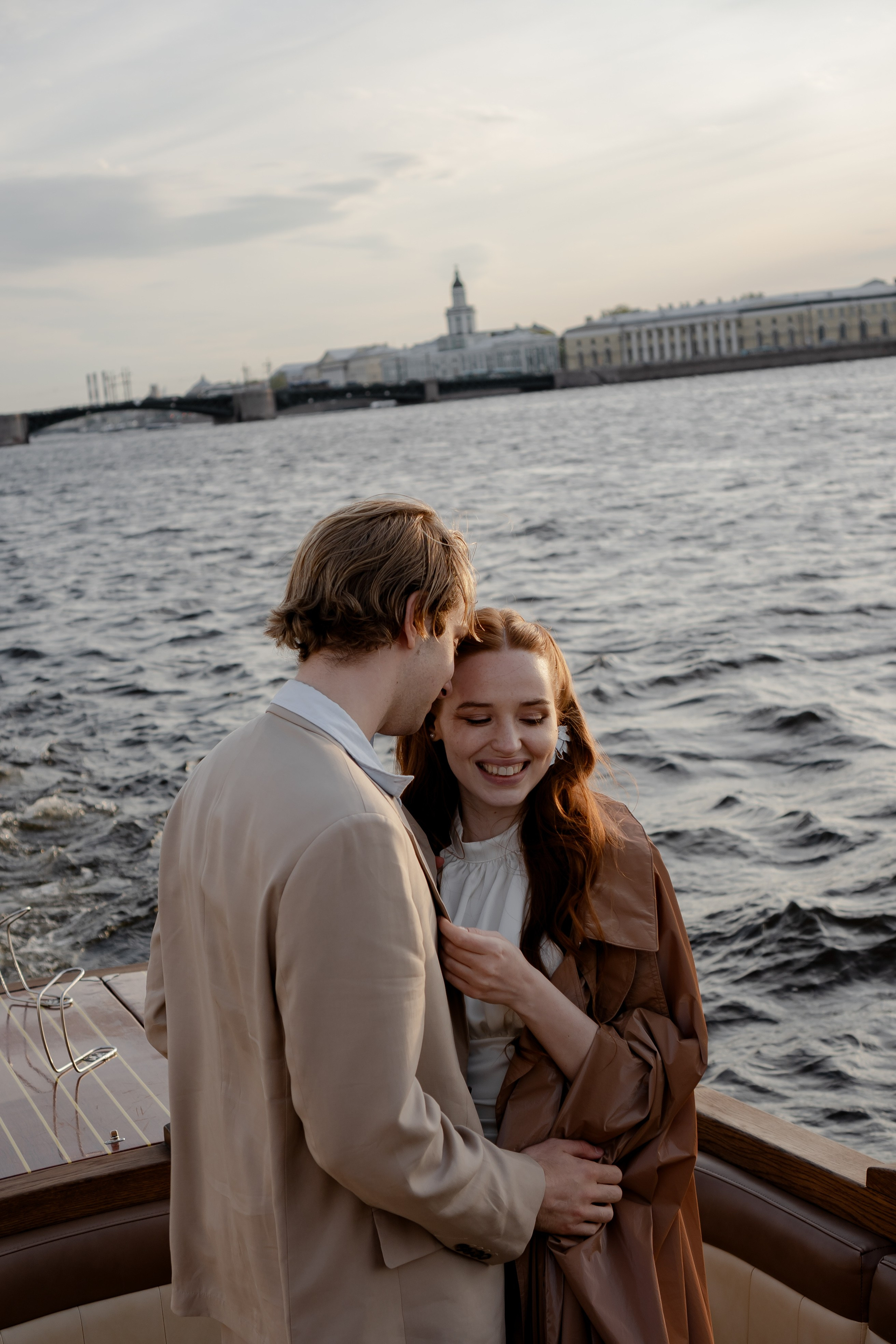 СВАДЕНБНАЯ СЬЕМКА НА КАТЕРЕ ПО КАНАЛАМ САНКТ-ПЕТЕРБУРГА И В АКВАТОРИИ НЕВЫ. Профессиональный фотограф, Санкт-Петербург — Виктория Богомолова