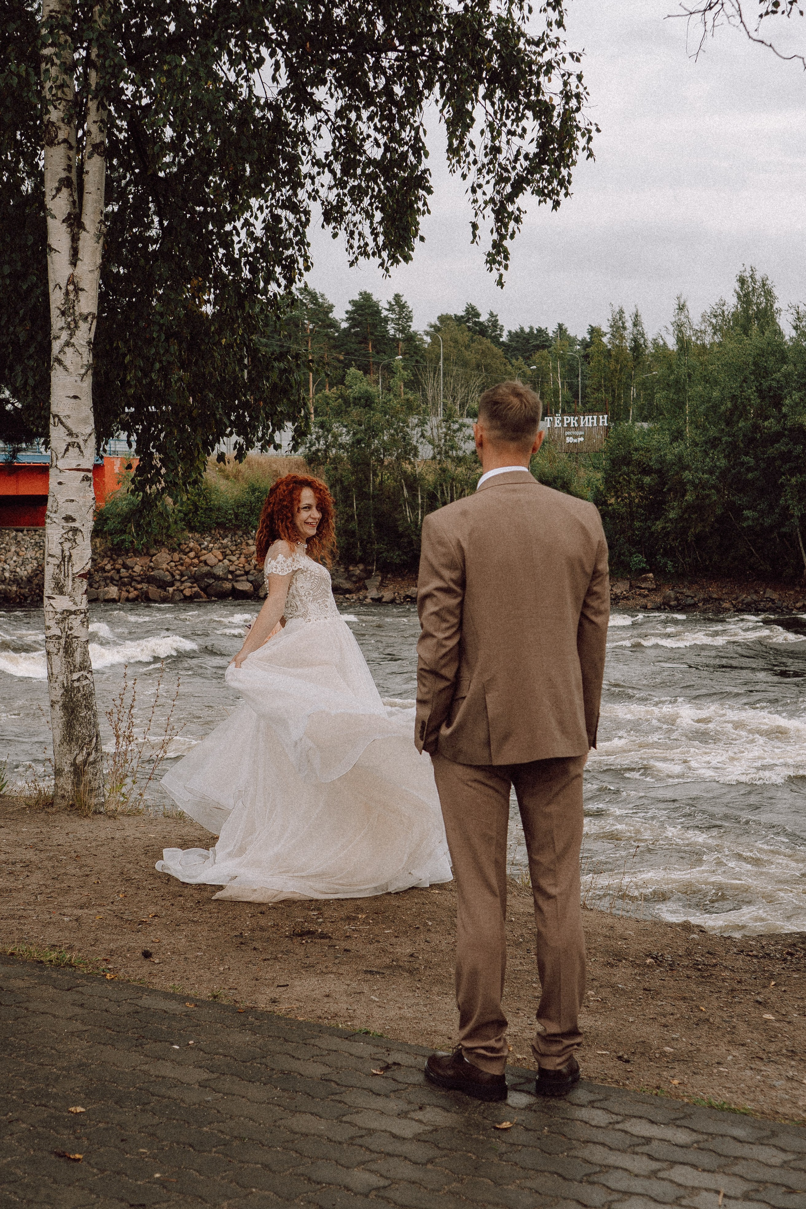 СВАДЕБНАЯ ФОТОСЕССИИЯ ПАРЫ В ГОРОДЕ ПРИОЗЕРСК В СОСНОВОМ ЛЕСУ И С ПИКАПОМ. Профессиональный фотограф, Санкт-Петербург — Виктория Богомолова