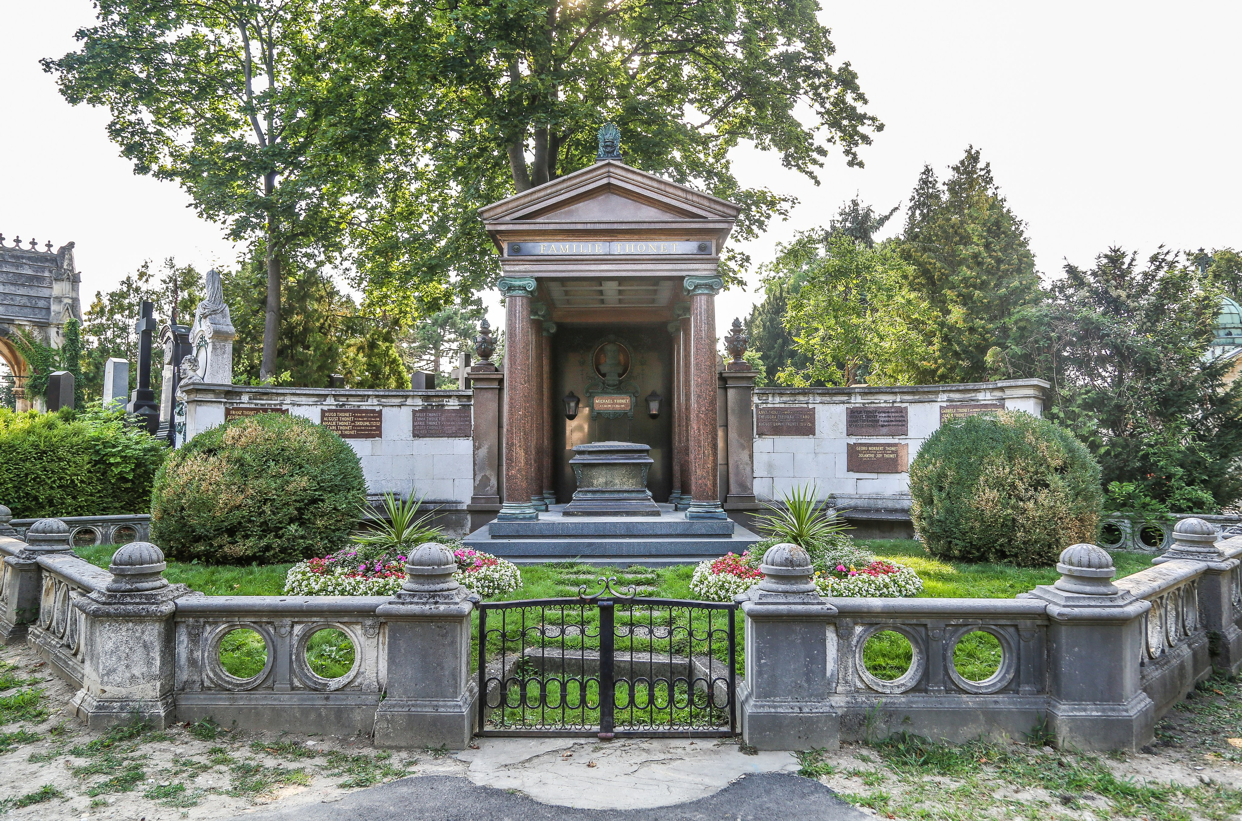 Австрия: Вена — Юденплатц и Центральной кладбище. Дарья Письменюк / Darya Leitstern — фотограф, музыкант, журналист, путешественник