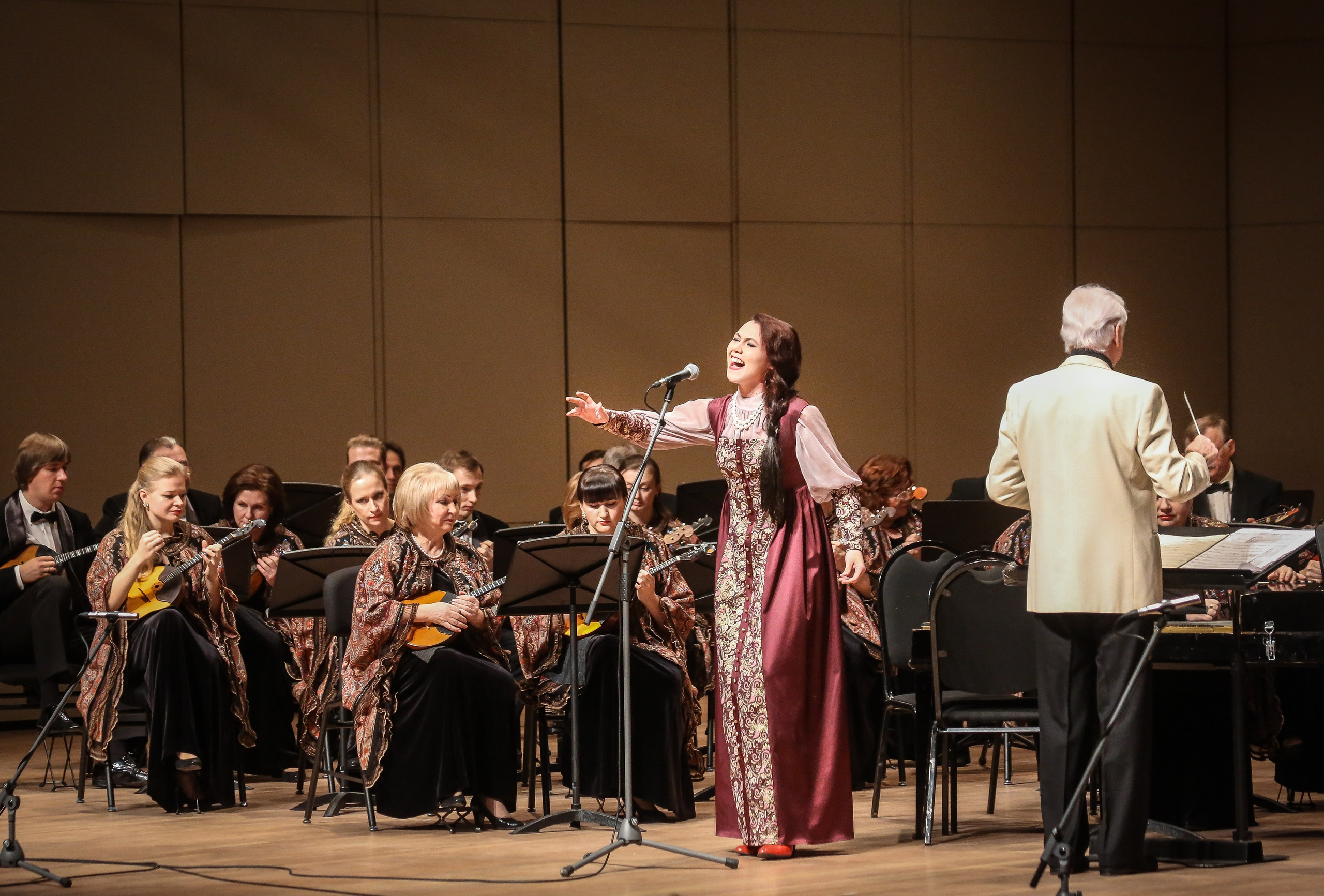 Концерт «Король репортеров» с Дмитрием Назаровым. Дарья Письменюк / Darya Leitstern — фотограф, музыкант, журналист, путешественник