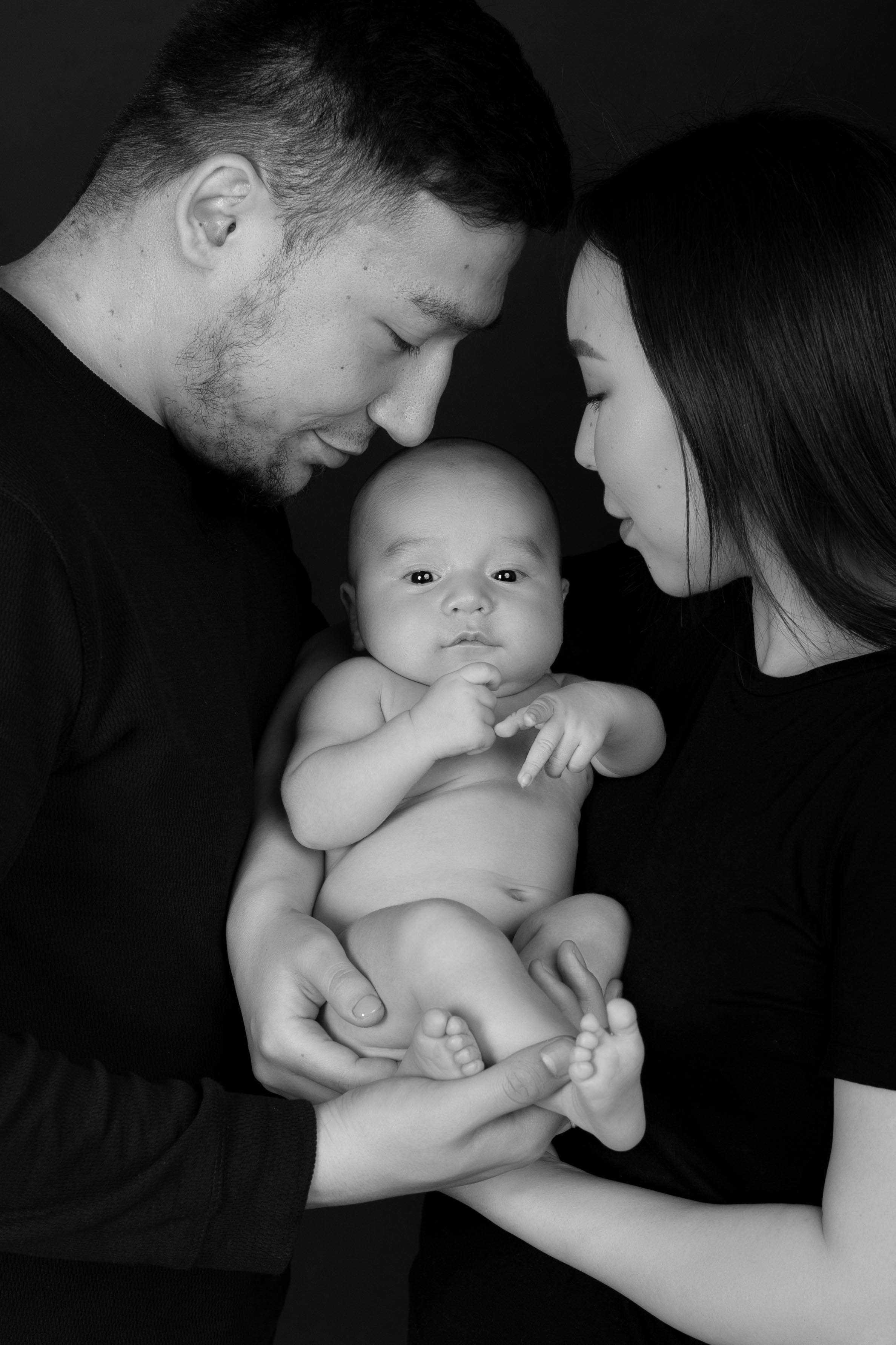 Newborn Алматы, фотосессия новорожденных и младенцев с родителями. Фотостудия Алматы. Семейная и детская фотостудия Family studio.Фотограф Алматы