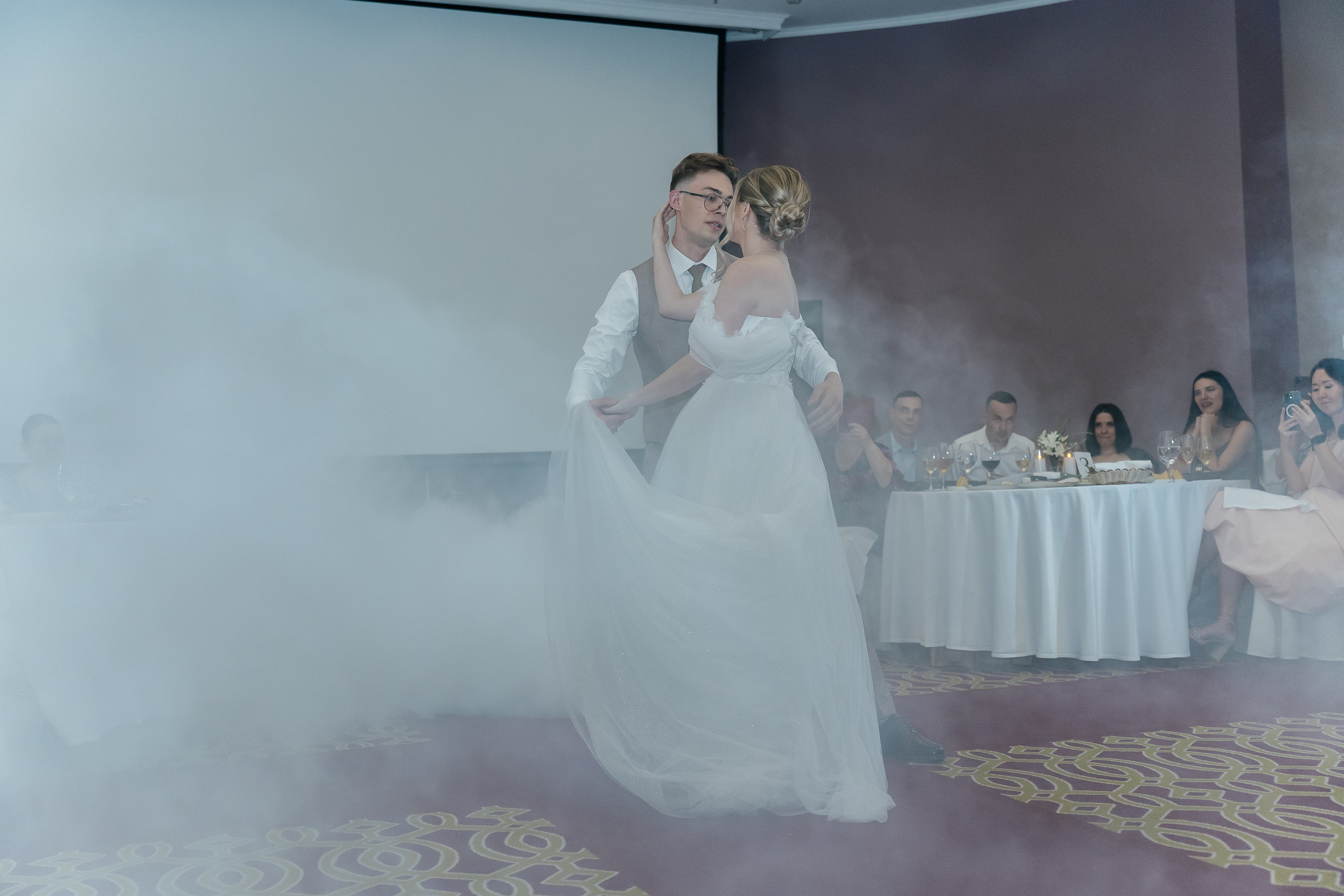 City Center. Для тех, кто не ждёт удачи, а создаёт её. Каждая фотосессия — это твой момент, твой стиль, твой успех. 📸