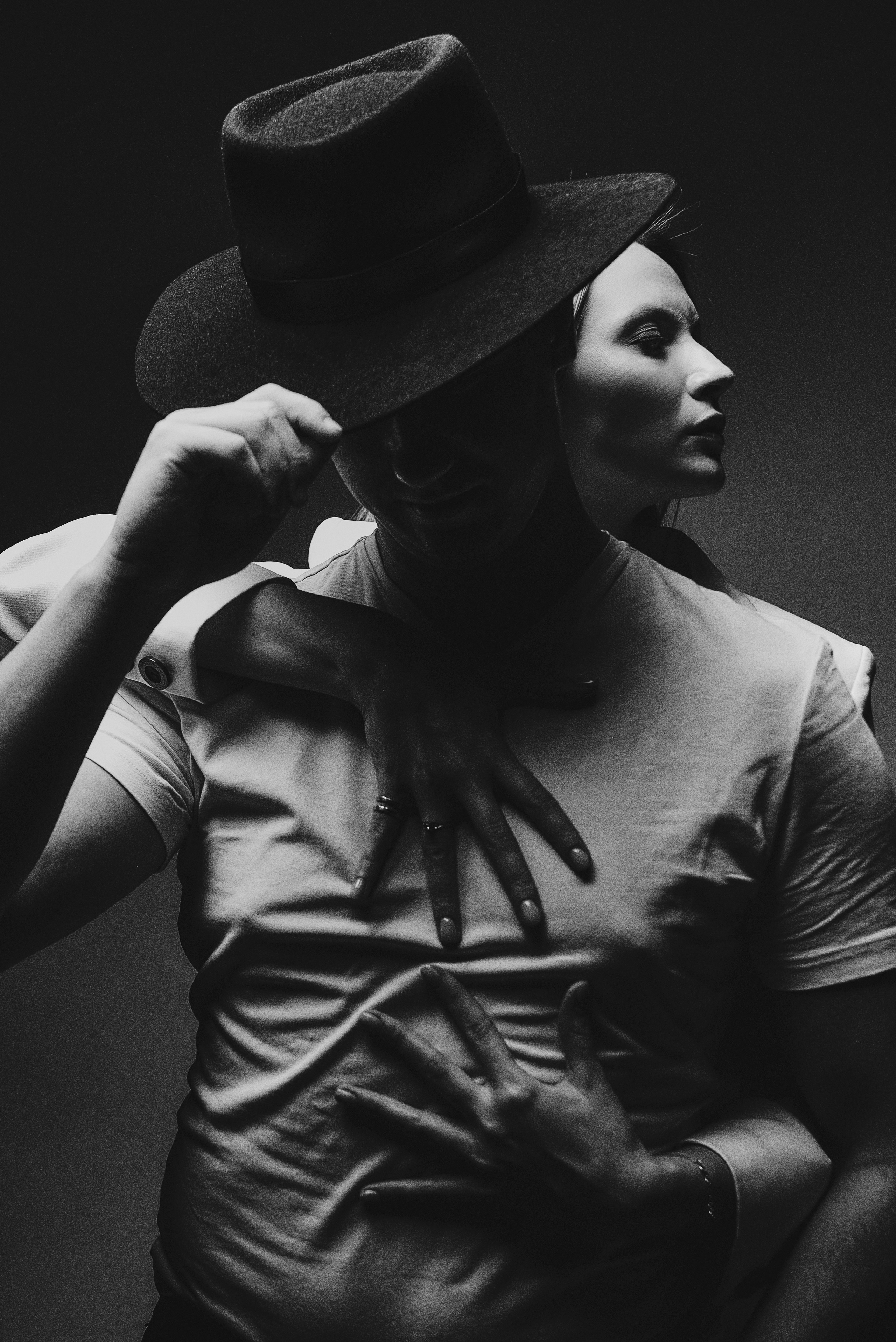 Страстная чб съемка пары. Фотограф Пенза