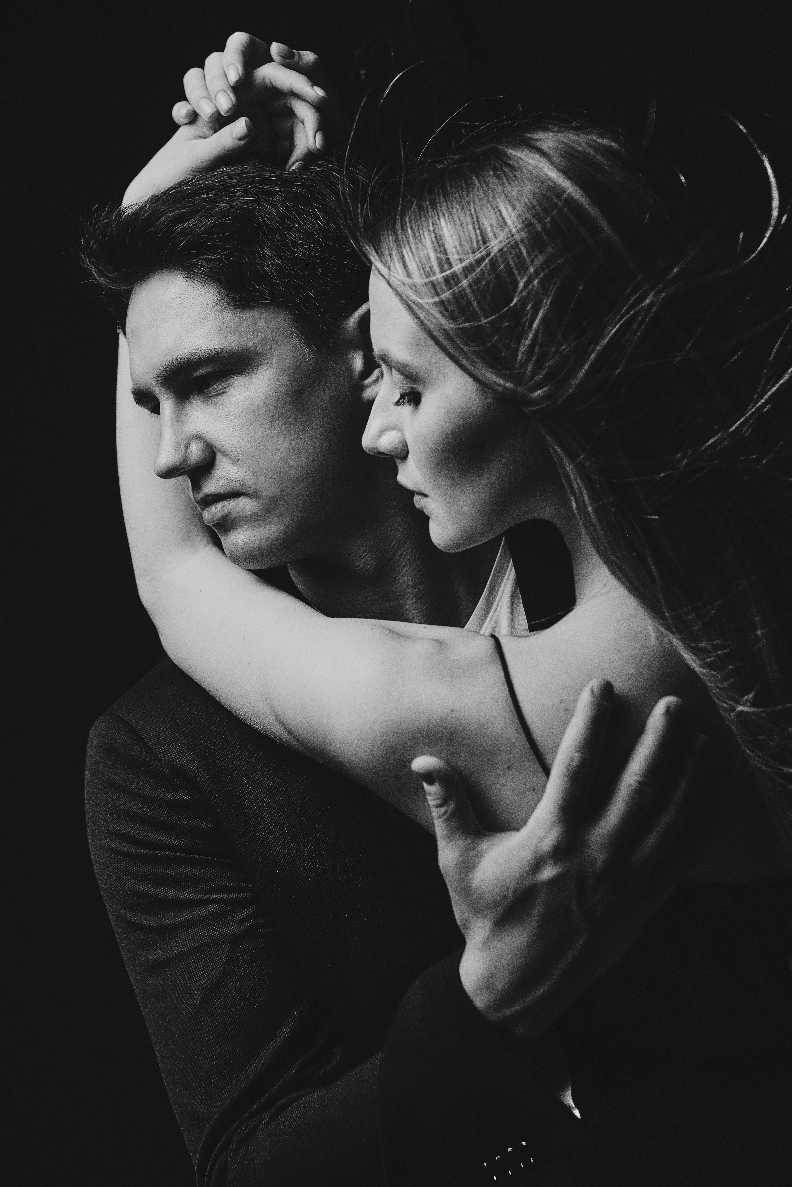 Страстная чб съемка пары. Фотограф Пенза