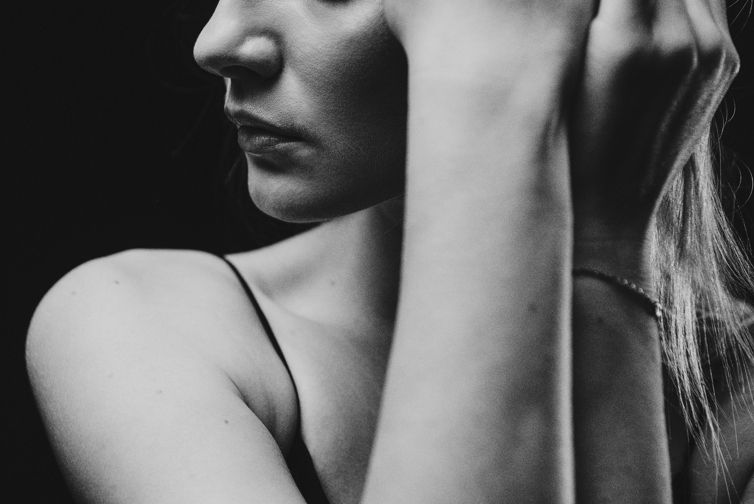 Чувственный чб женский портрет. Контент фотограф Пенза