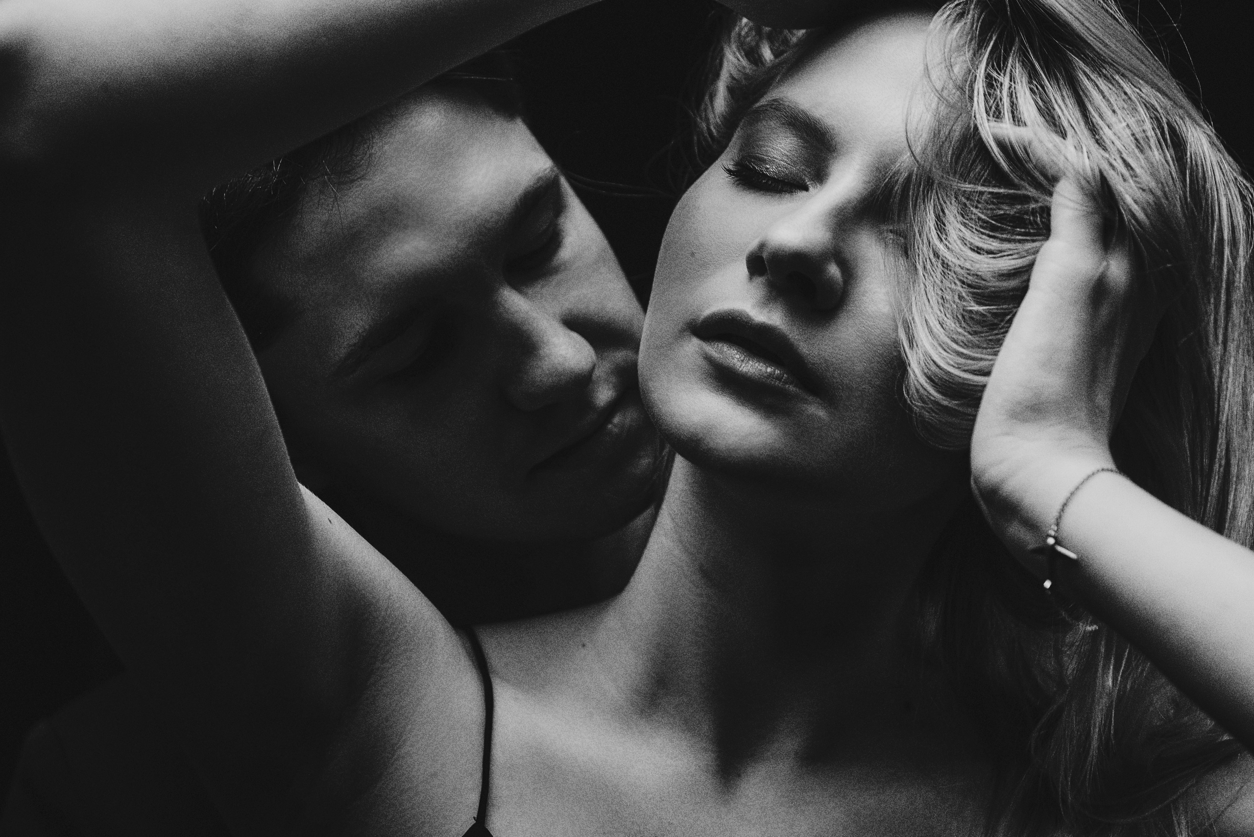 Нежная, страстная, чб съемка для парня и девушки. Пенза