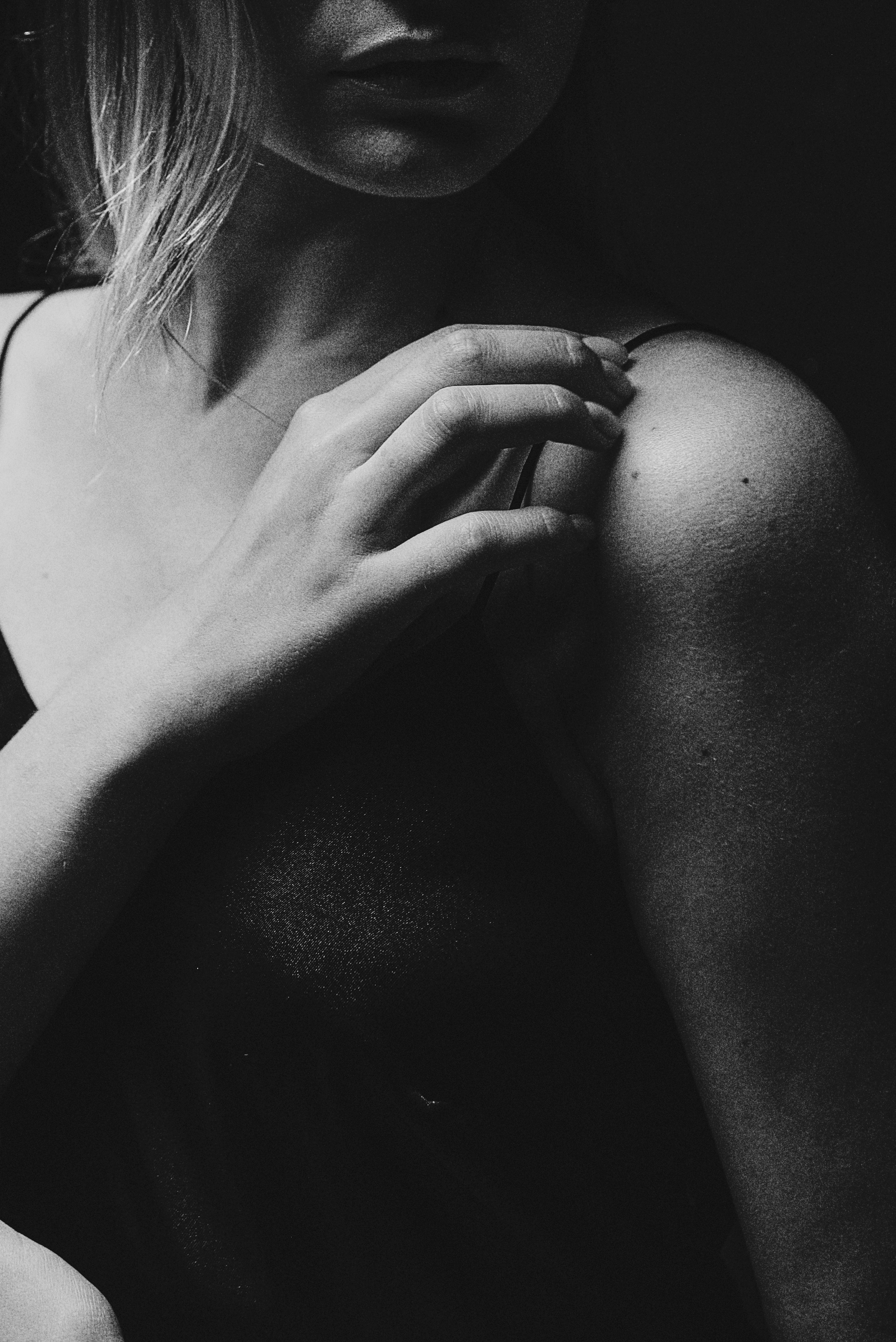 Чувственный чб женский портрет. Контент фотограф Пенза