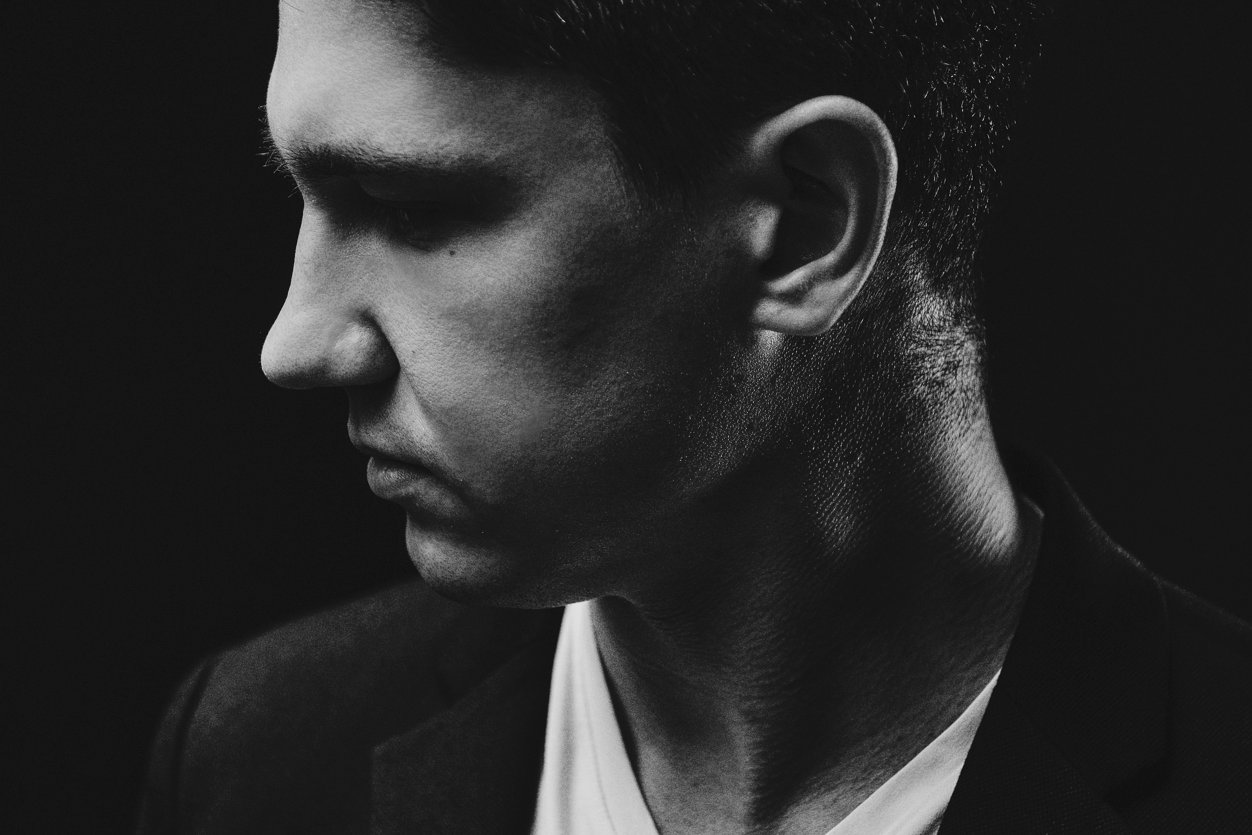 Глубокий чб мужской портрет. Бизнес фотограф Пенза