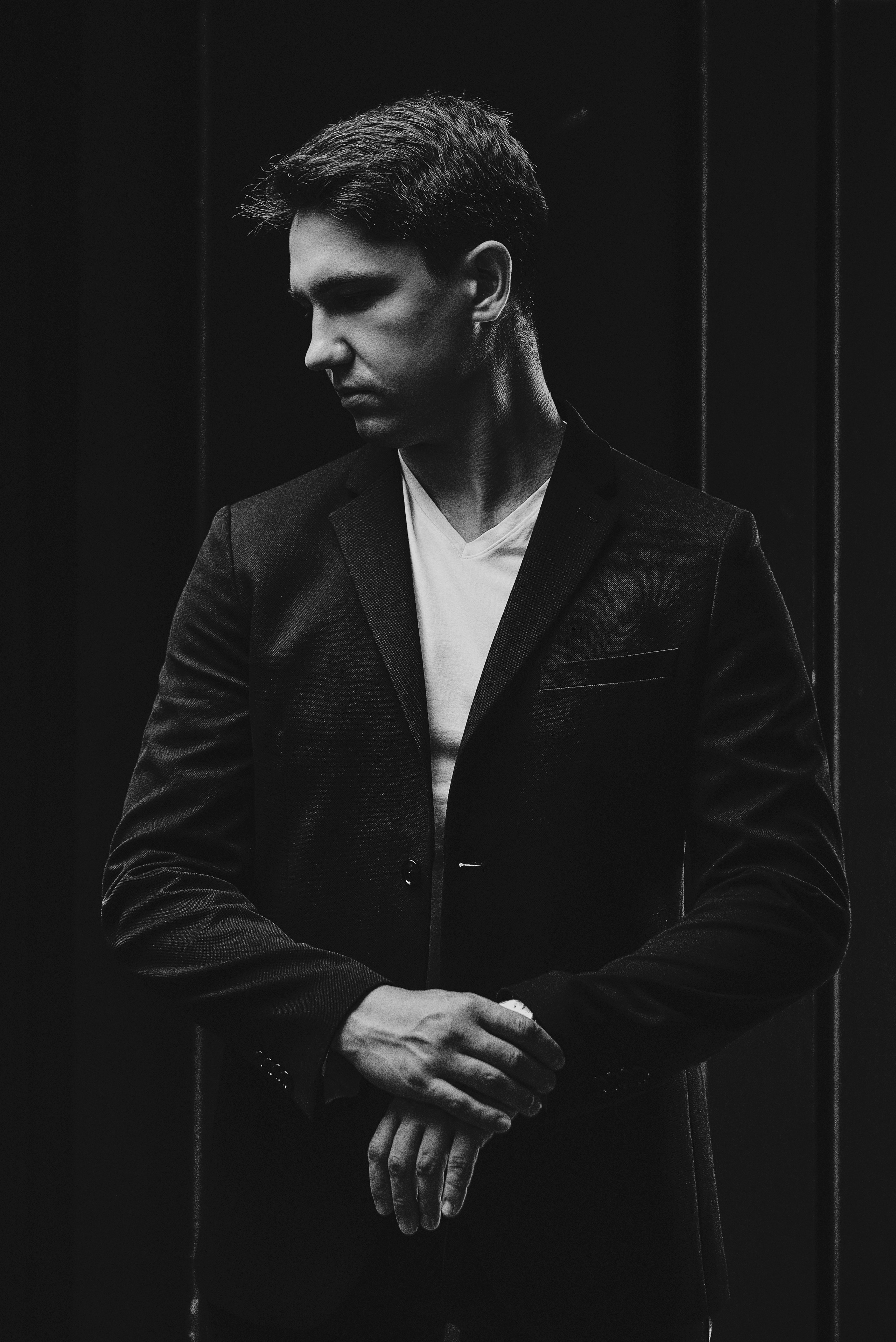 Глубокий чб мужской портрет. Бизнес фотограф Пенза